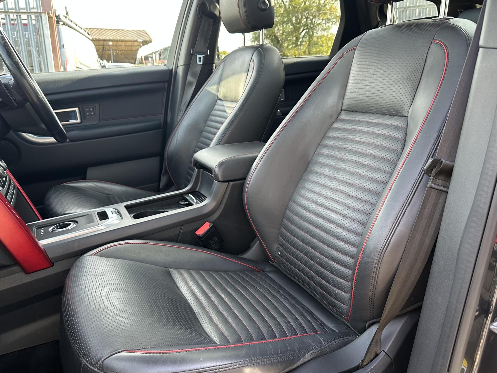 Land Rover Discovery Sport 2.0 Si4 HSE Dynamic Lux SUV 5dr Petrol Auto 4WD Euro 6 (s/s) (290 bhp)