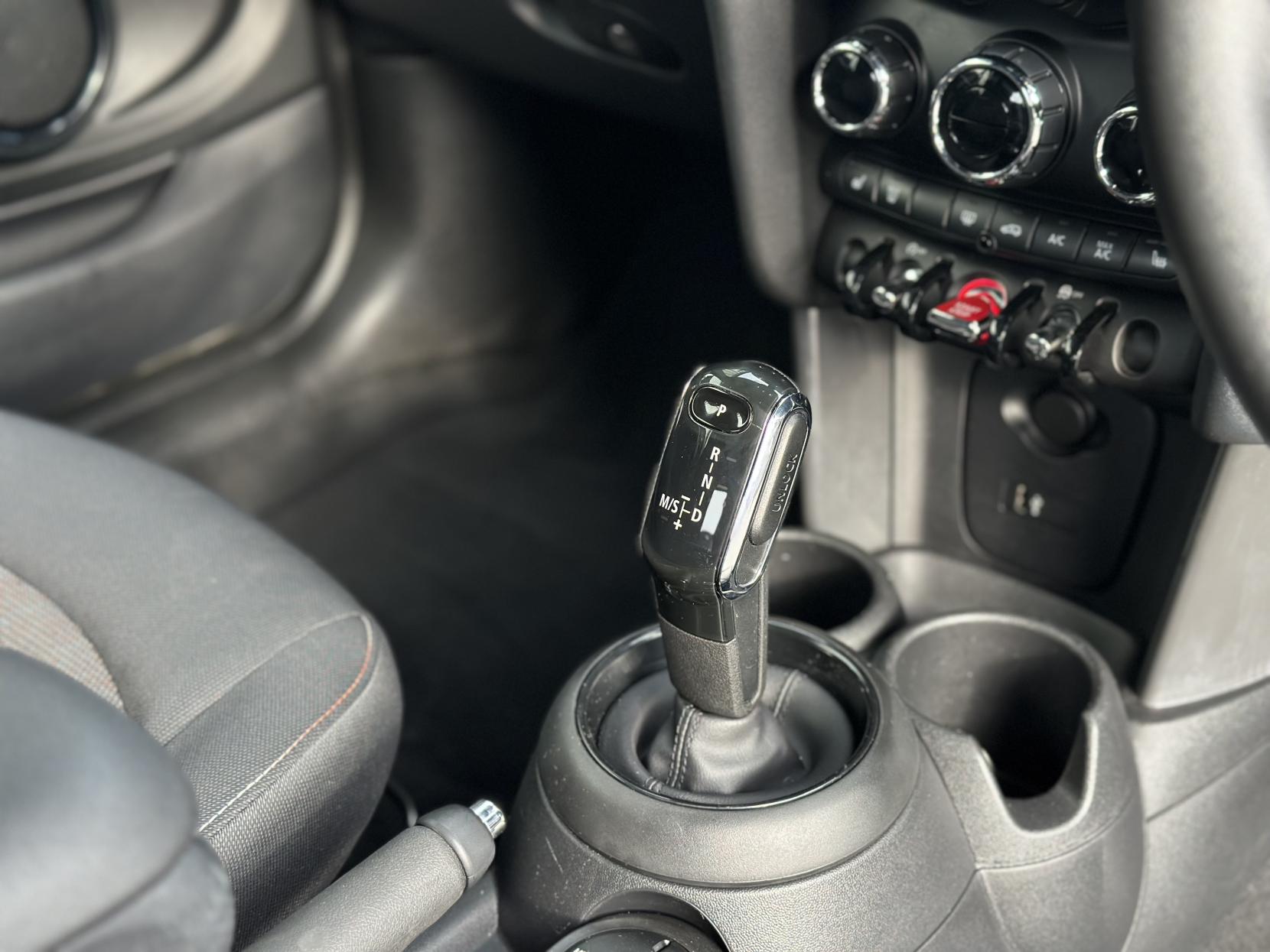 MINI Convertible 1.5 Cooper Classic Convertible 2dr Petrol Steptronic Euro 6 (s/s) (136 ps)