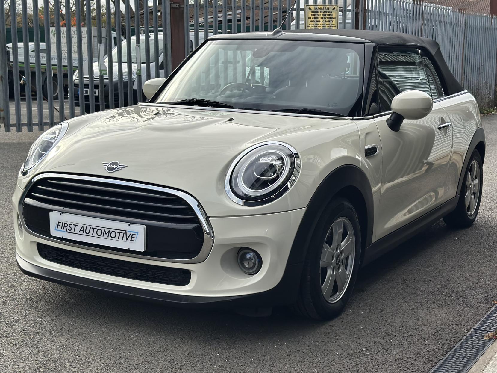 MINI Convertible 1.5 Cooper Classic Convertible 2dr Petrol Steptronic Euro 6 (s/s) (136 ps)