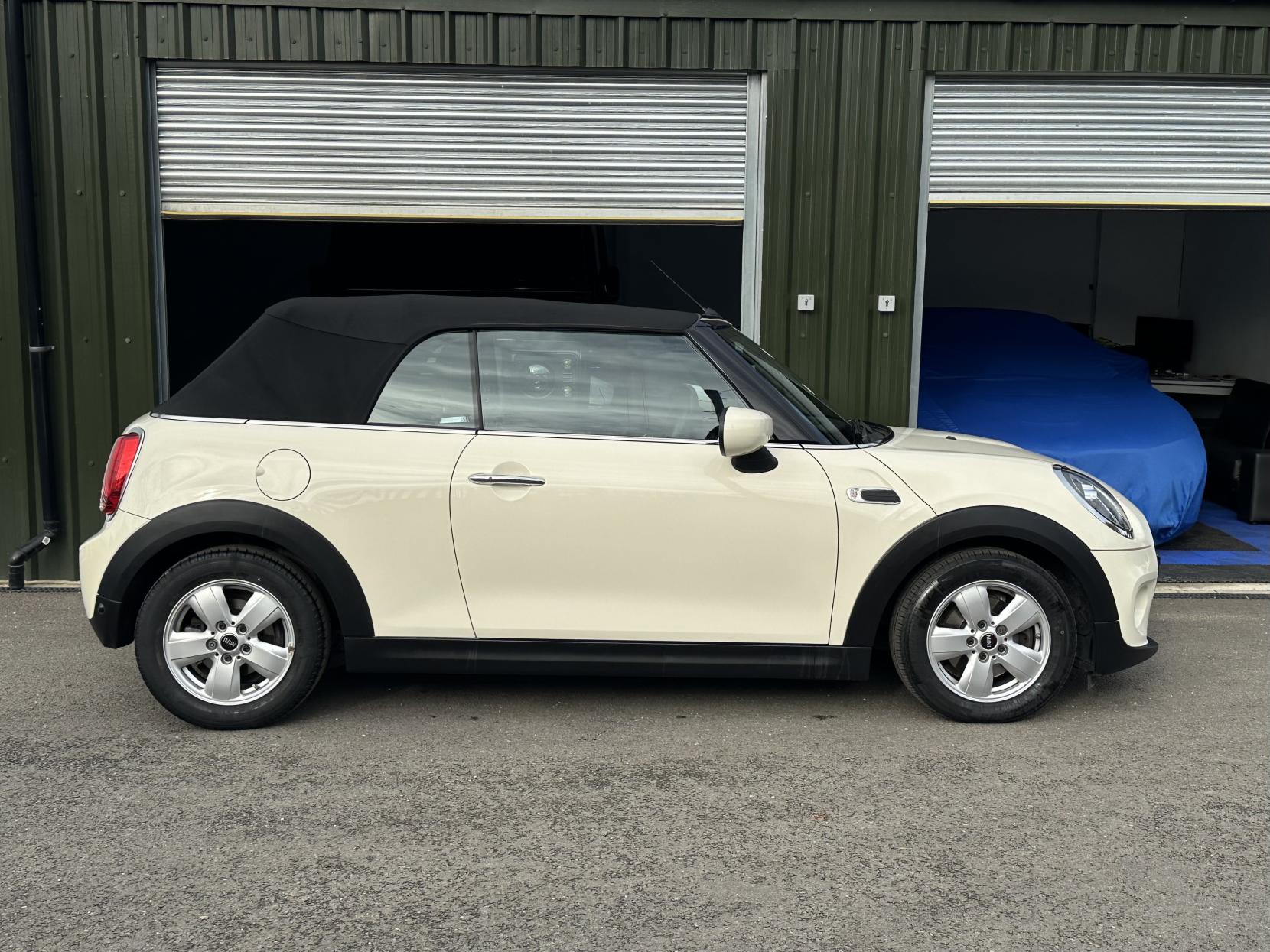 MINI Convertible 1.5 Cooper Classic Convertible 2dr Petrol Steptronic Euro 6 (s/s) (136 ps)