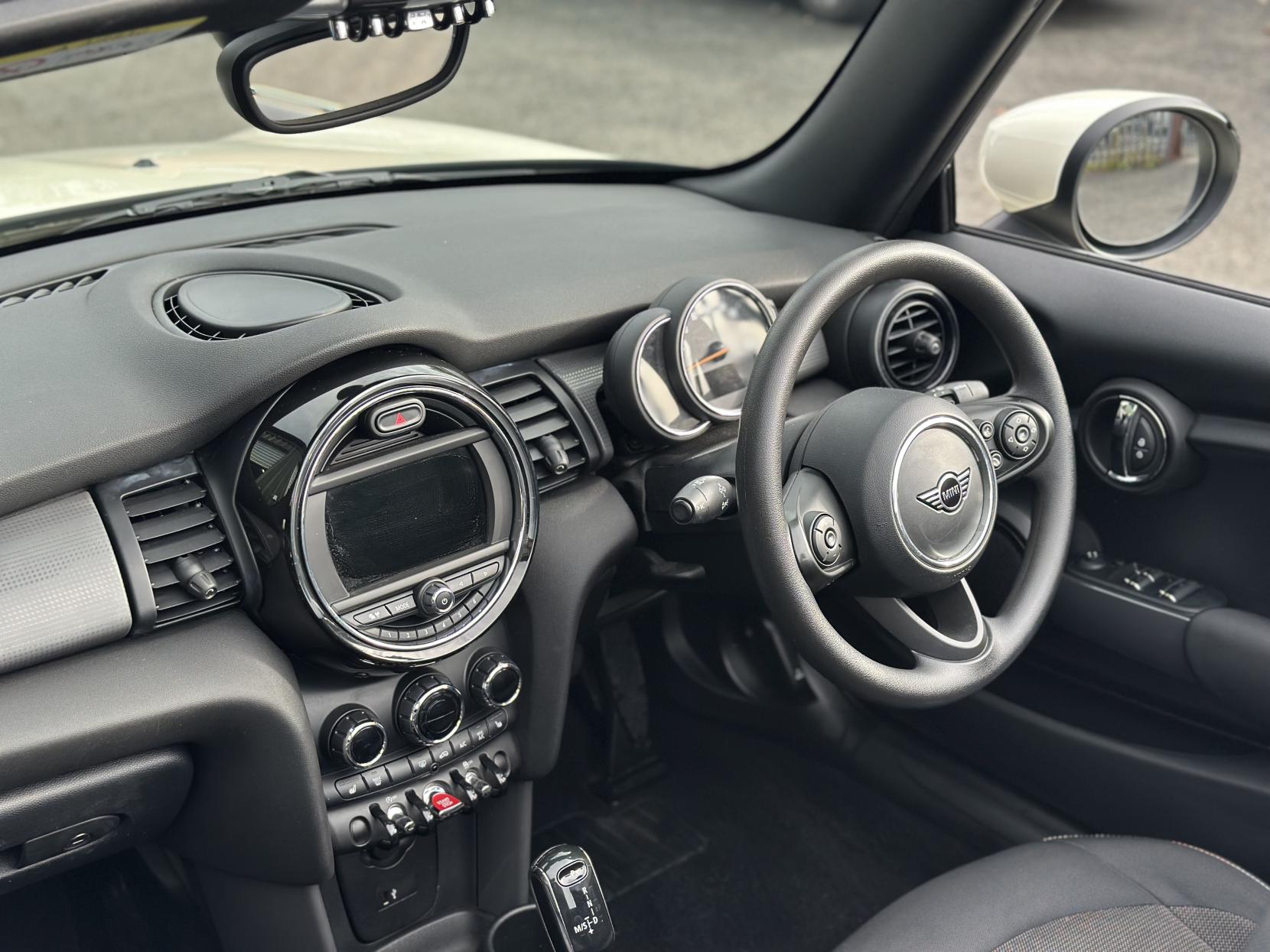 MINI Convertible 1.5 Cooper Classic Convertible 2dr Petrol Steptronic Euro 6 (s/s) (136 ps)