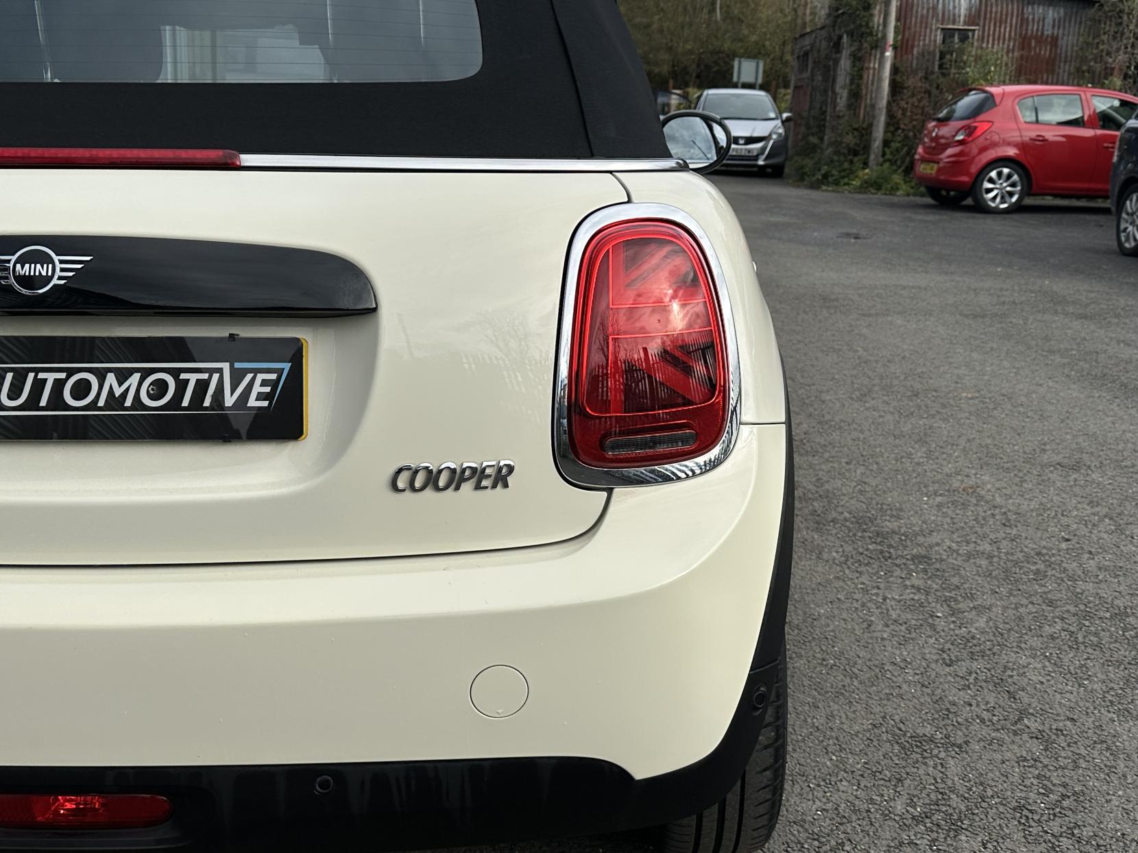 MINI Convertible 1.5 Cooper Classic Convertible 2dr Petrol Steptronic Euro 6 (s/s) (136 ps)