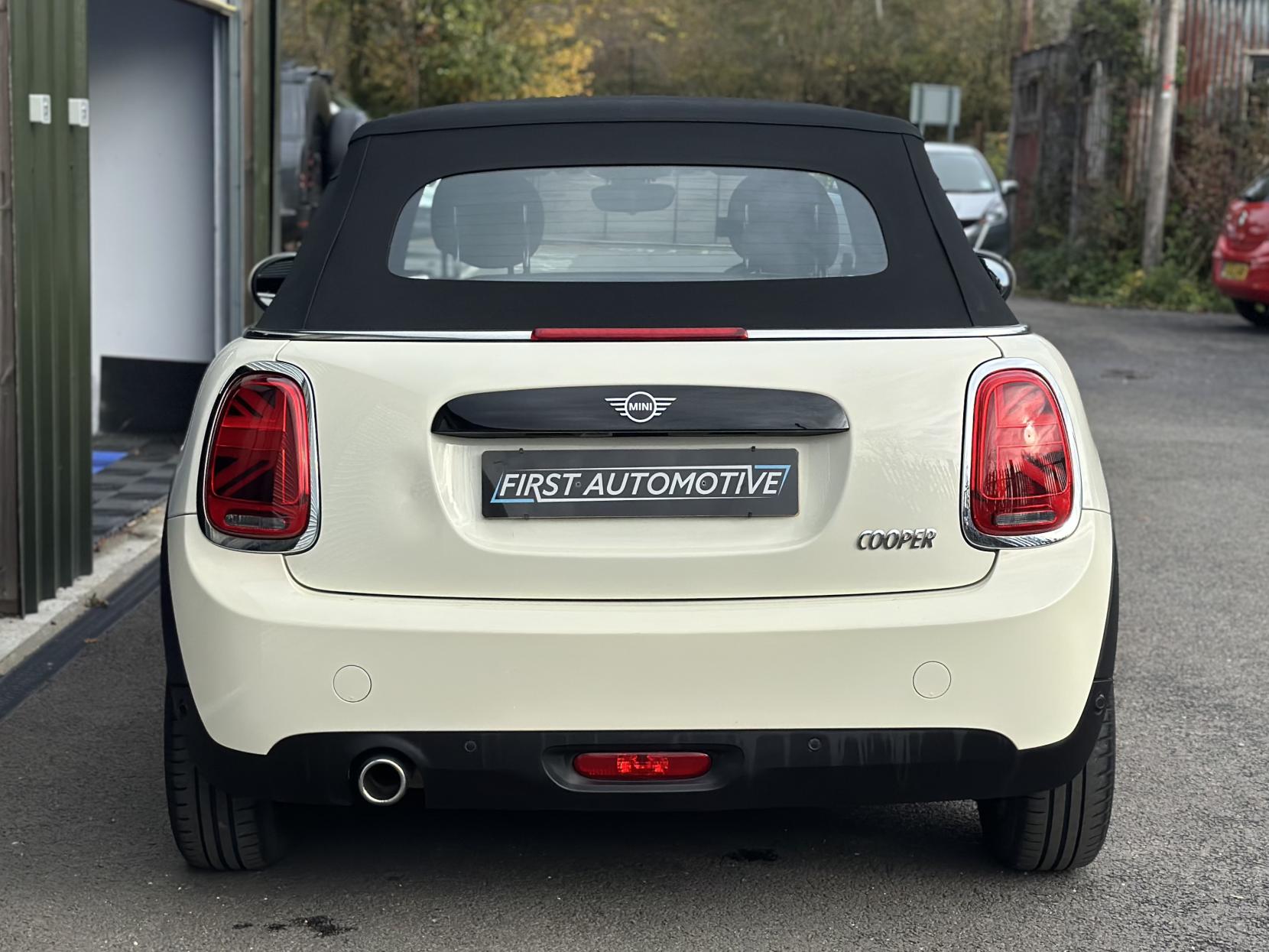 MINI Convertible 1.5 Cooper Classic Convertible 2dr Petrol Steptronic Euro 6 (s/s) (136 ps)