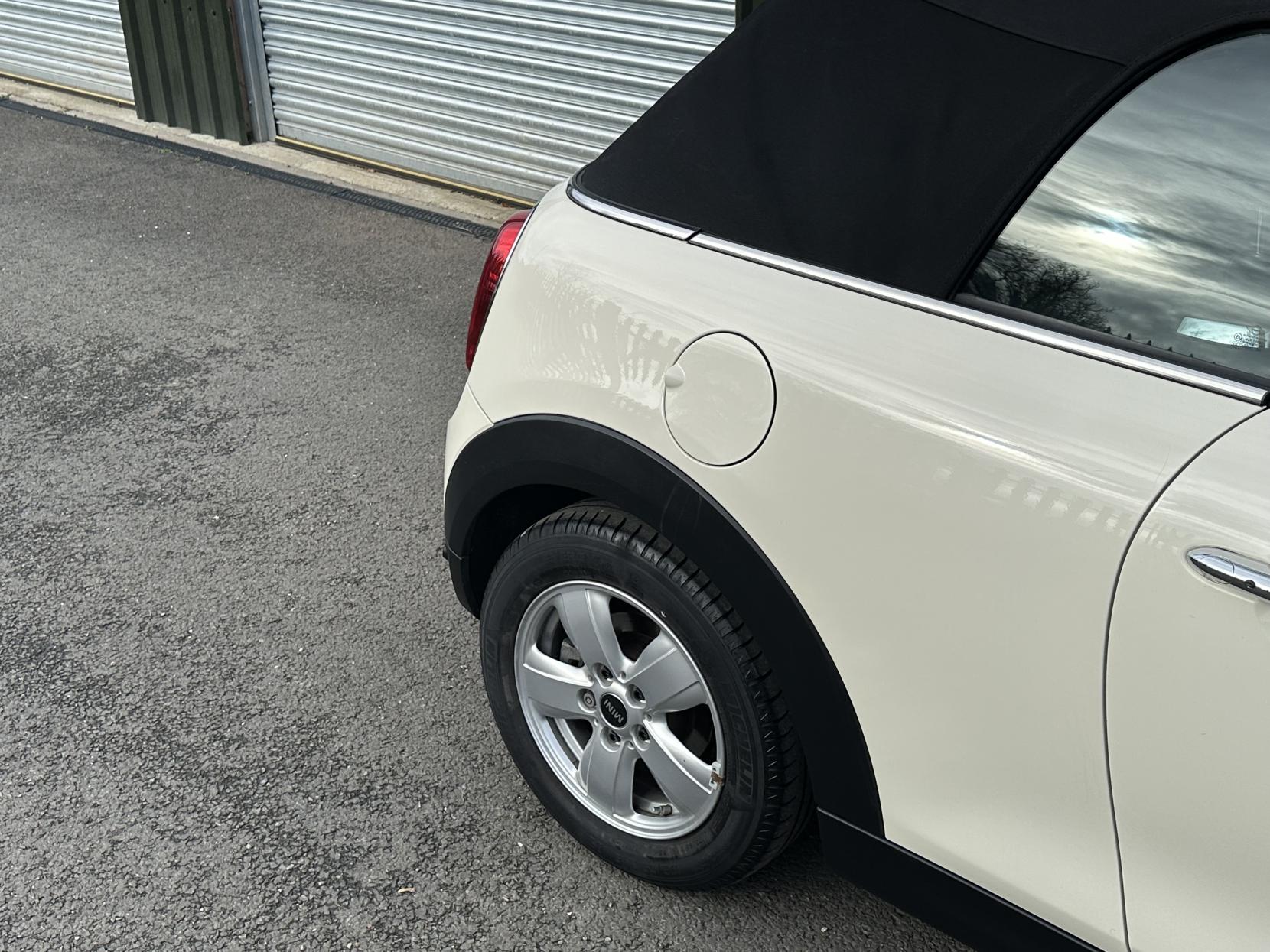 MINI Convertible 1.5 Cooper Classic Convertible 2dr Petrol Steptronic Euro 6 (s/s) (136 ps)