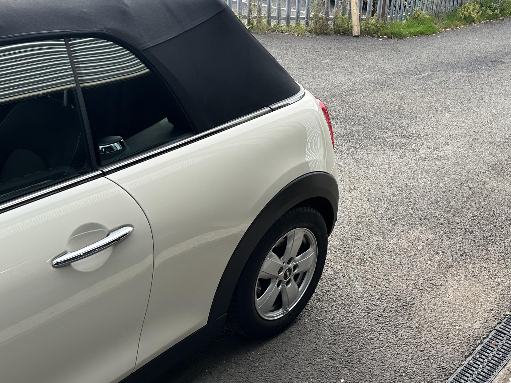 MINI Convertible 1.5 Cooper Classic Convertible 2dr Petrol Steptronic Euro 6 (s/s) (136 ps)