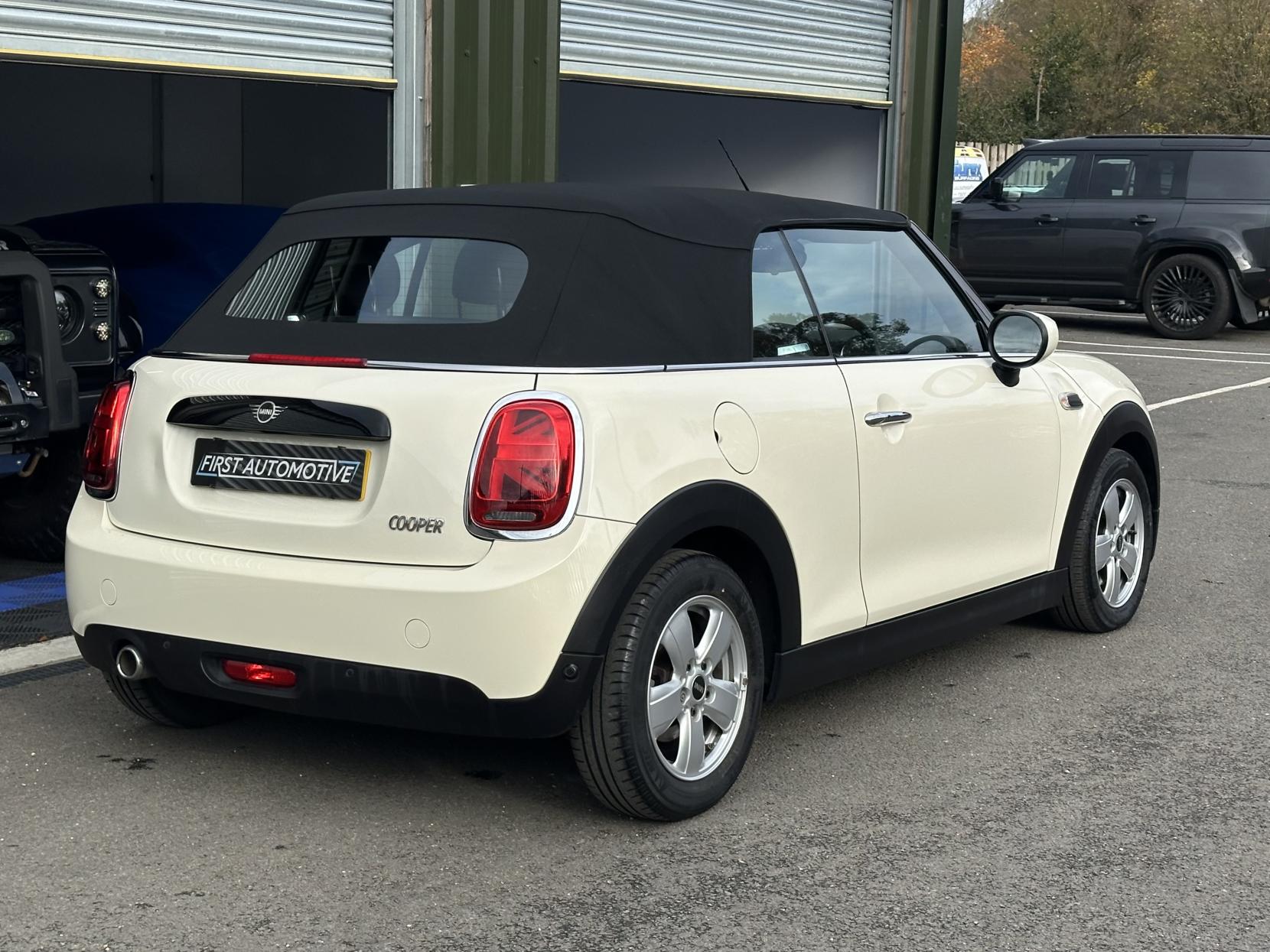 MINI Convertible 1.5 Cooper Classic Convertible 2dr Petrol Steptronic Euro 6 (s/s) (136 ps)