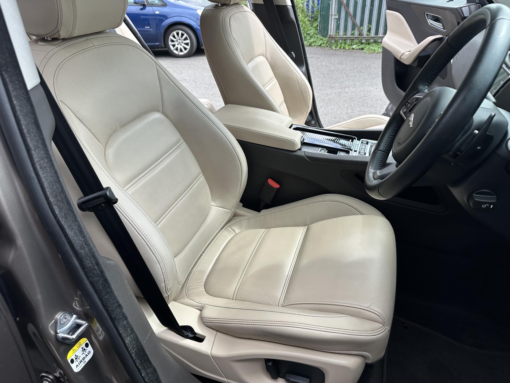 Jaguar F-PACE 2.0 D180 Prestige SUV 5dr Diesel Auto AWD Euro 6 (s/s) (180 ps)