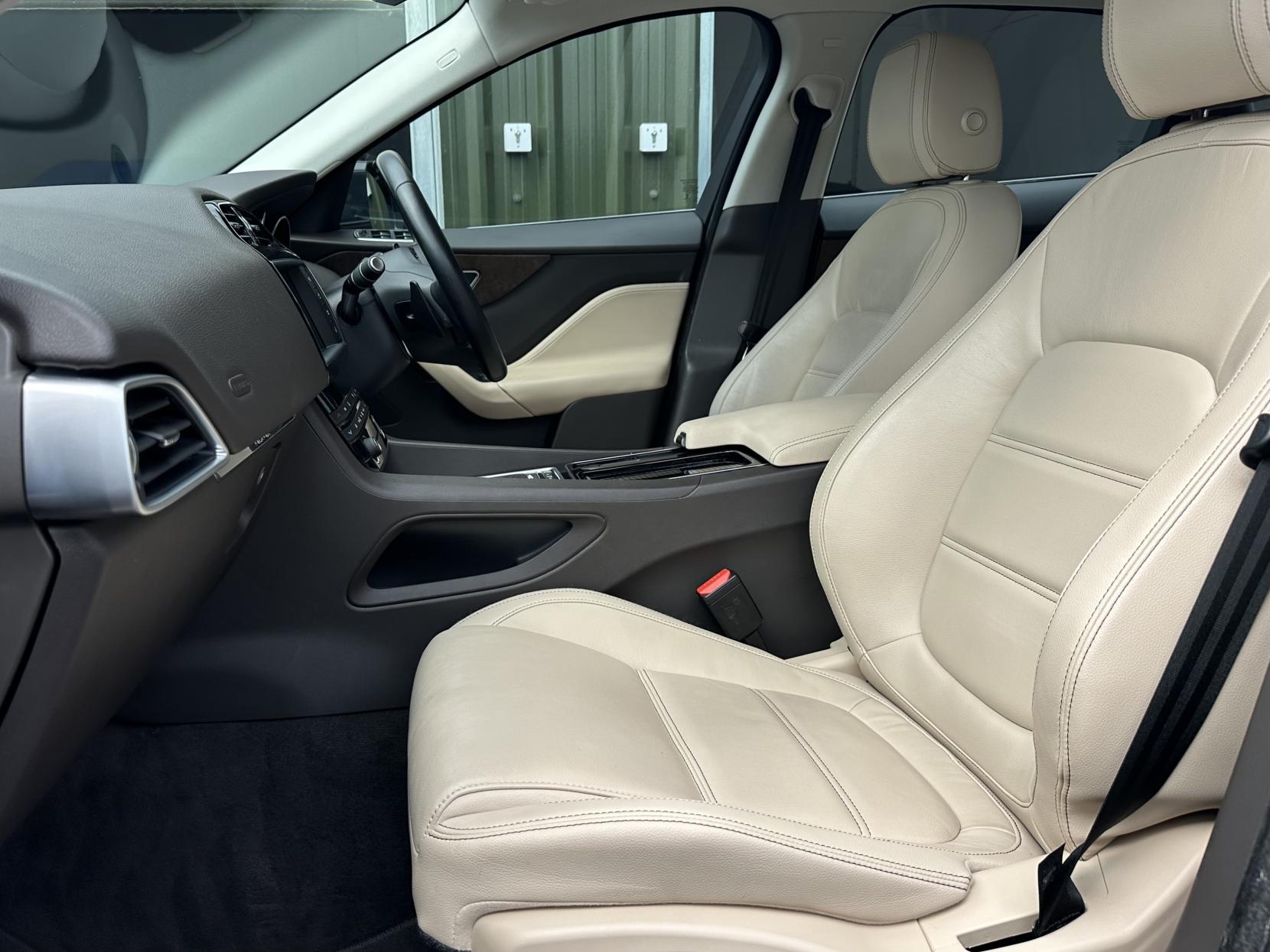 Jaguar F-PACE 2.0 D180 Prestige SUV 5dr Diesel Auto AWD Euro 6 (s/s) (180 ps)