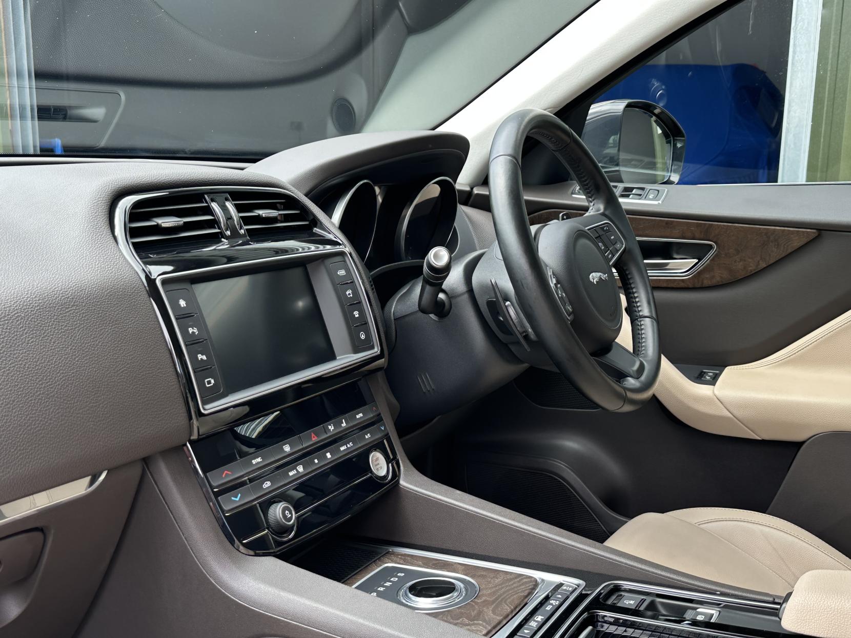 Jaguar F-PACE 2.0 D180 Prestige SUV 5dr Diesel Auto AWD Euro 6 (s/s) (180 ps)