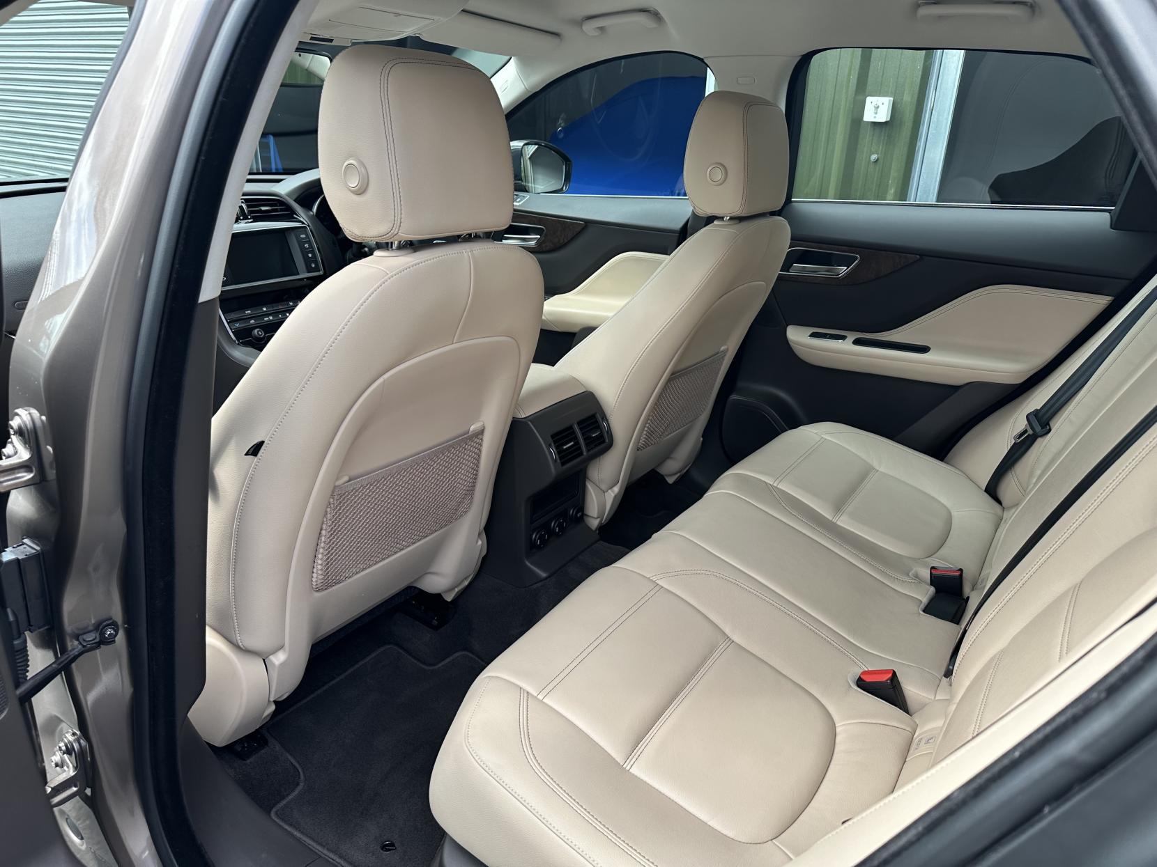 Jaguar F-PACE 2.0 D180 Prestige SUV 5dr Diesel Auto AWD Euro 6 (s/s) (180 ps)