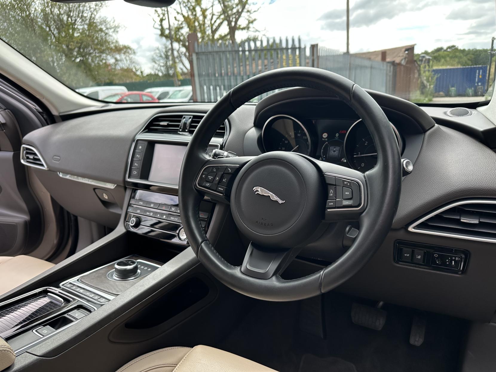 Jaguar F-PACE 2.0 D180 Prestige SUV 5dr Diesel Auto AWD Euro 6 (s/s) (180 ps)