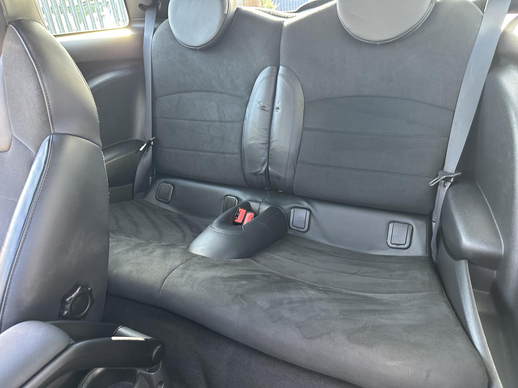 MINI Hatch 1.6 John Cooper Works Hatchback 3dr Petrol Manual Euro 5 (s/s) (211 ps)