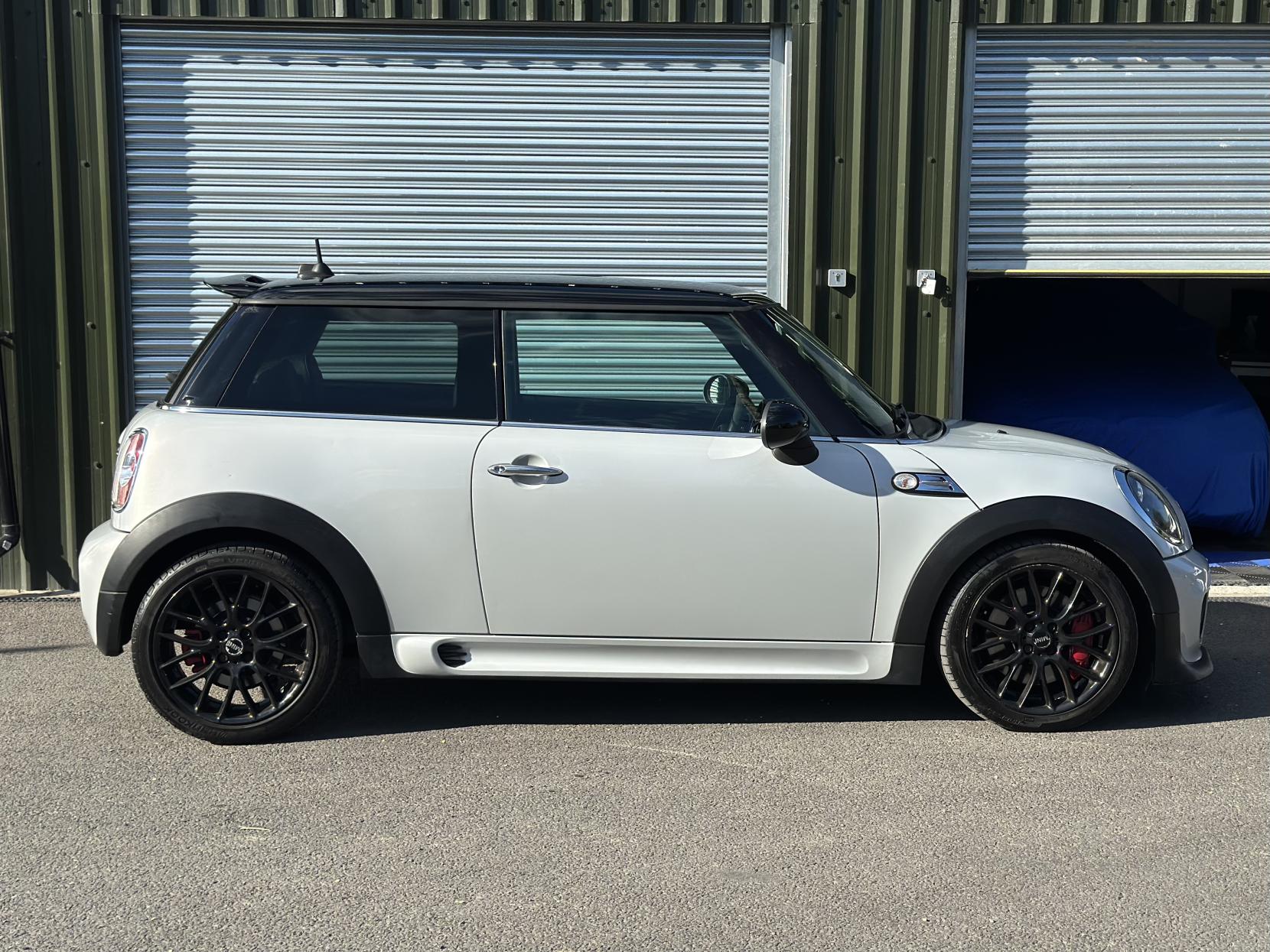 MINI Hatch 1.6 John Cooper Works Hatchback 3dr Petrol Manual Euro 5 (s/s) (211 ps)