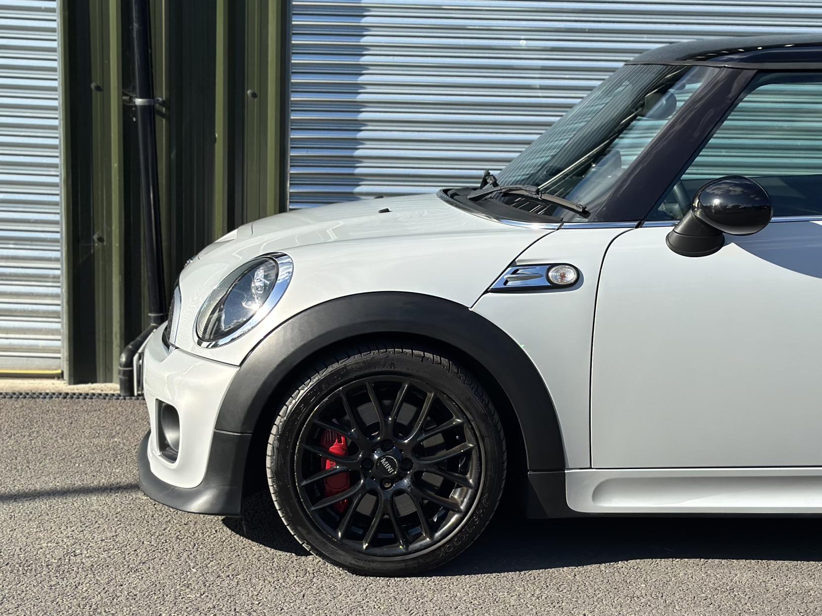 MINI Hatch 1.6 John Cooper Works Hatchback 3dr Petrol Manual Euro 5 (s/s) (211 ps)