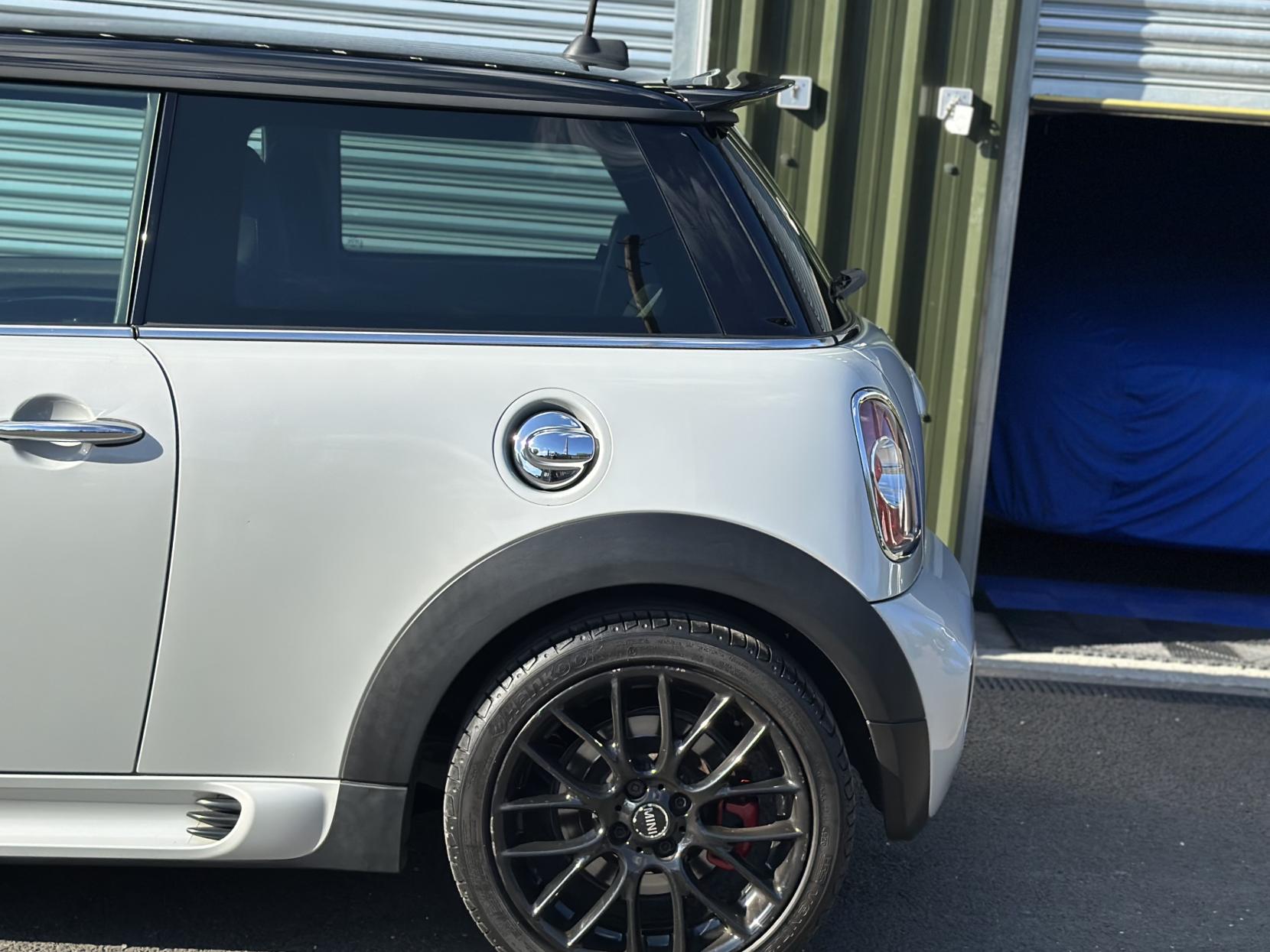 MINI Hatch 1.6 John Cooper Works Hatchback 3dr Petrol Manual Euro 5 (s/s) (211 ps)