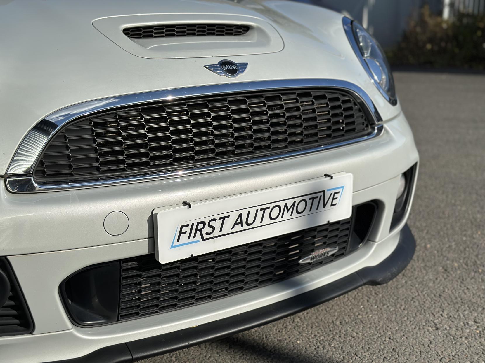 MINI Hatch 1.6 John Cooper Works Hatchback 3dr Petrol Manual Euro 5 (s/s) (211 ps)