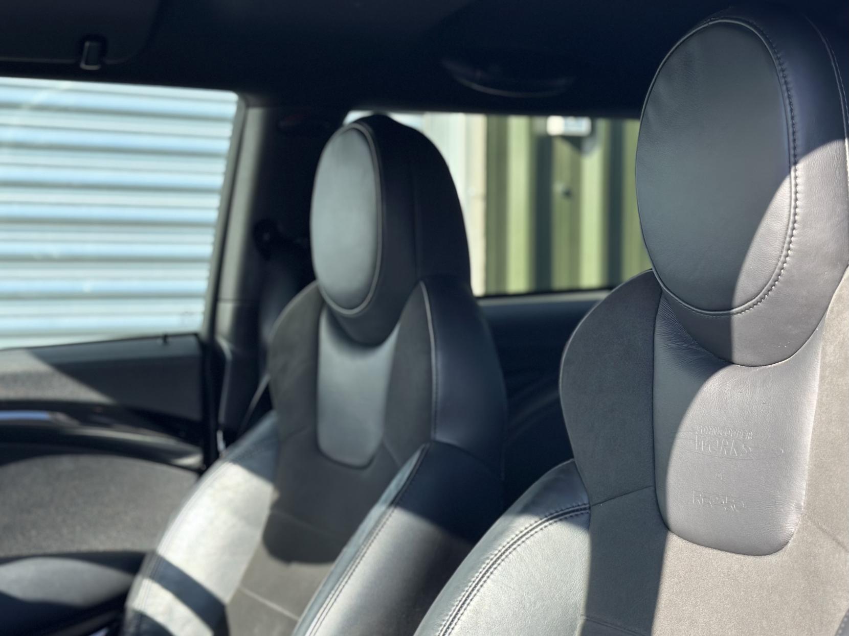 MINI Hatch 1.6 John Cooper Works Hatchback 3dr Petrol Manual Euro 5 (s/s) (211 ps)