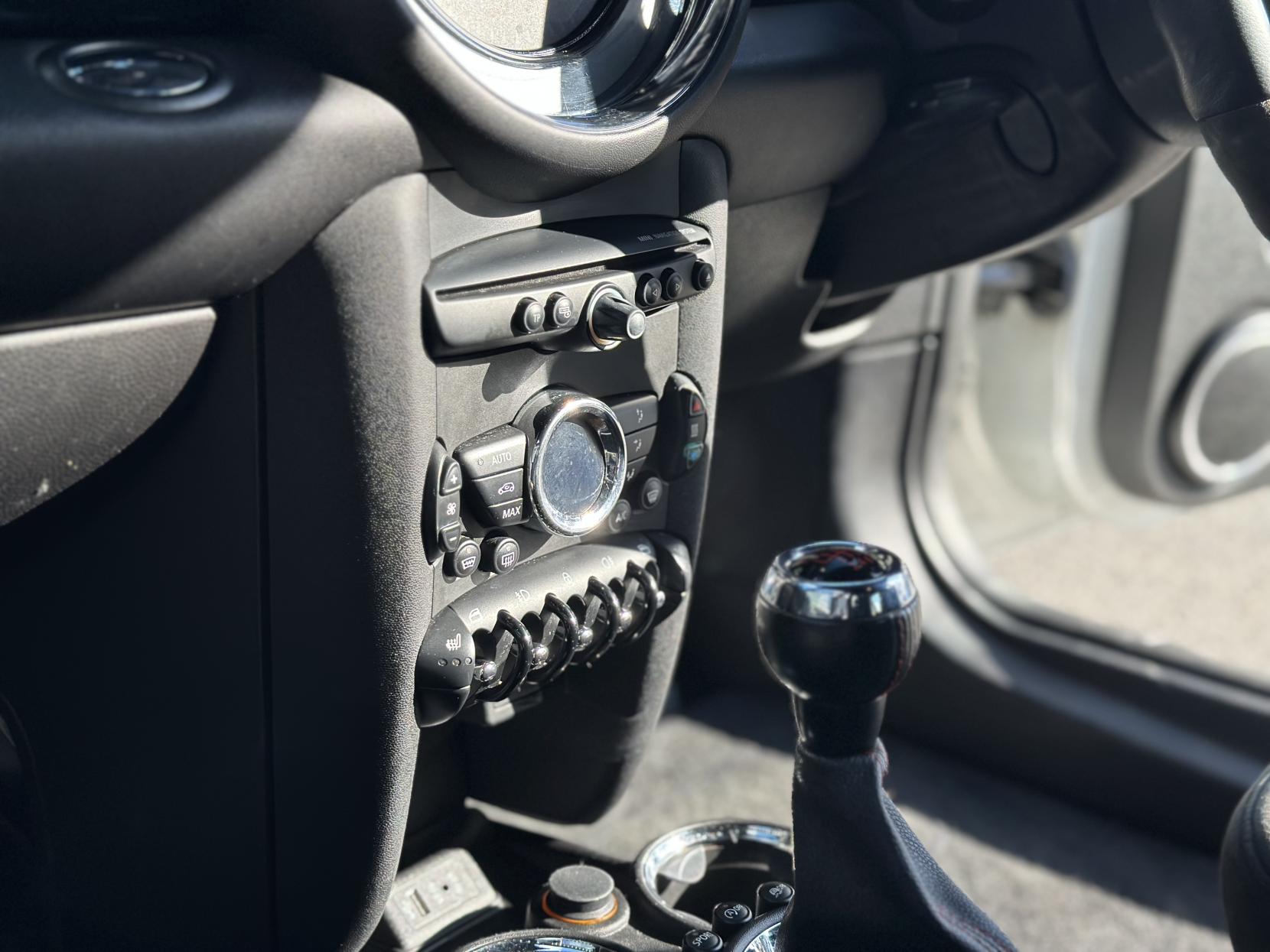 MINI Hatch 1.6 John Cooper Works Hatchback 3dr Petrol Manual Euro 5 (s/s) (211 ps)