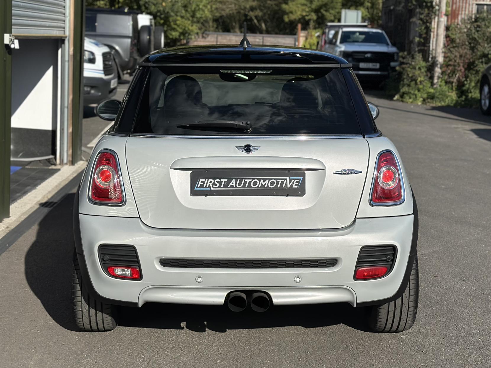 MINI Hatch 1.6 John Cooper Works Hatchback 3dr Petrol Manual Euro 5 (s/s) (211 ps)