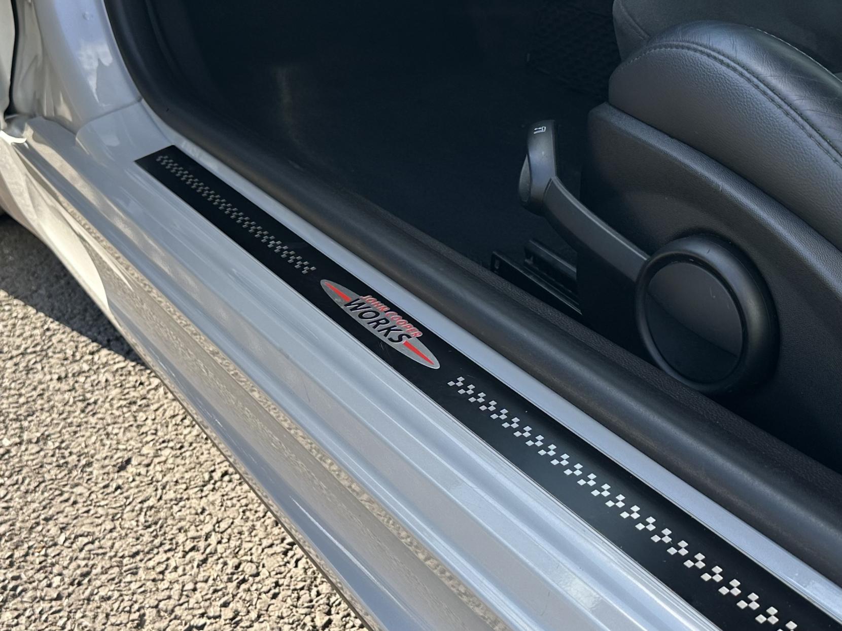 MINI Hatch 1.6 John Cooper Works Hatchback 3dr Petrol Manual Euro 5 (s/s) (211 ps)