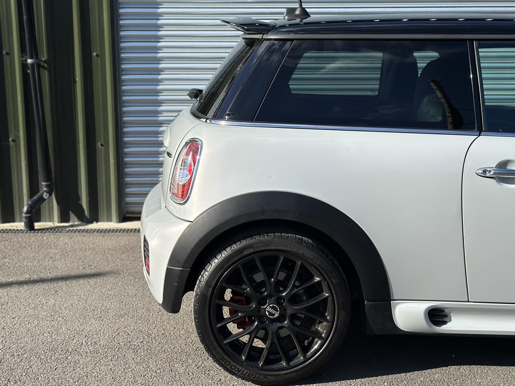 MINI Hatch 1.6 John Cooper Works Hatchback 3dr Petrol Manual Euro 5 (s/s) (211 ps)