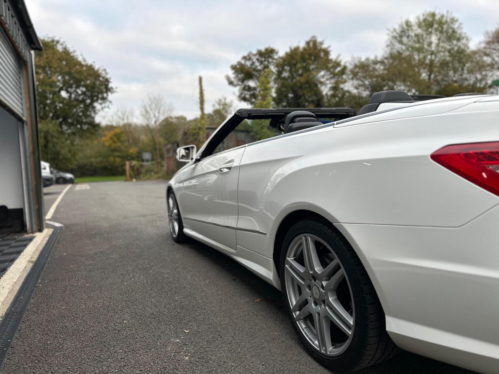 Mercedes-Benz E Class 1.8 E200 BlueEfficiency Sport Cabriolet G-Tronic+ Euro 5 (s/s) 2dr