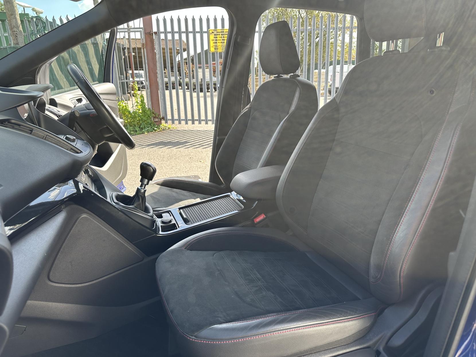 Ford Kuga 2.0 TDCi EcoBlue ST-Line SUV 5dr Diesel Manual Euro 6 (s/s) (150 ps)