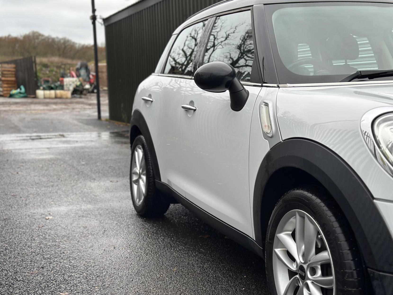 MINI Countryman 1.6 Cooper Euro 5 (s/s) 5dr