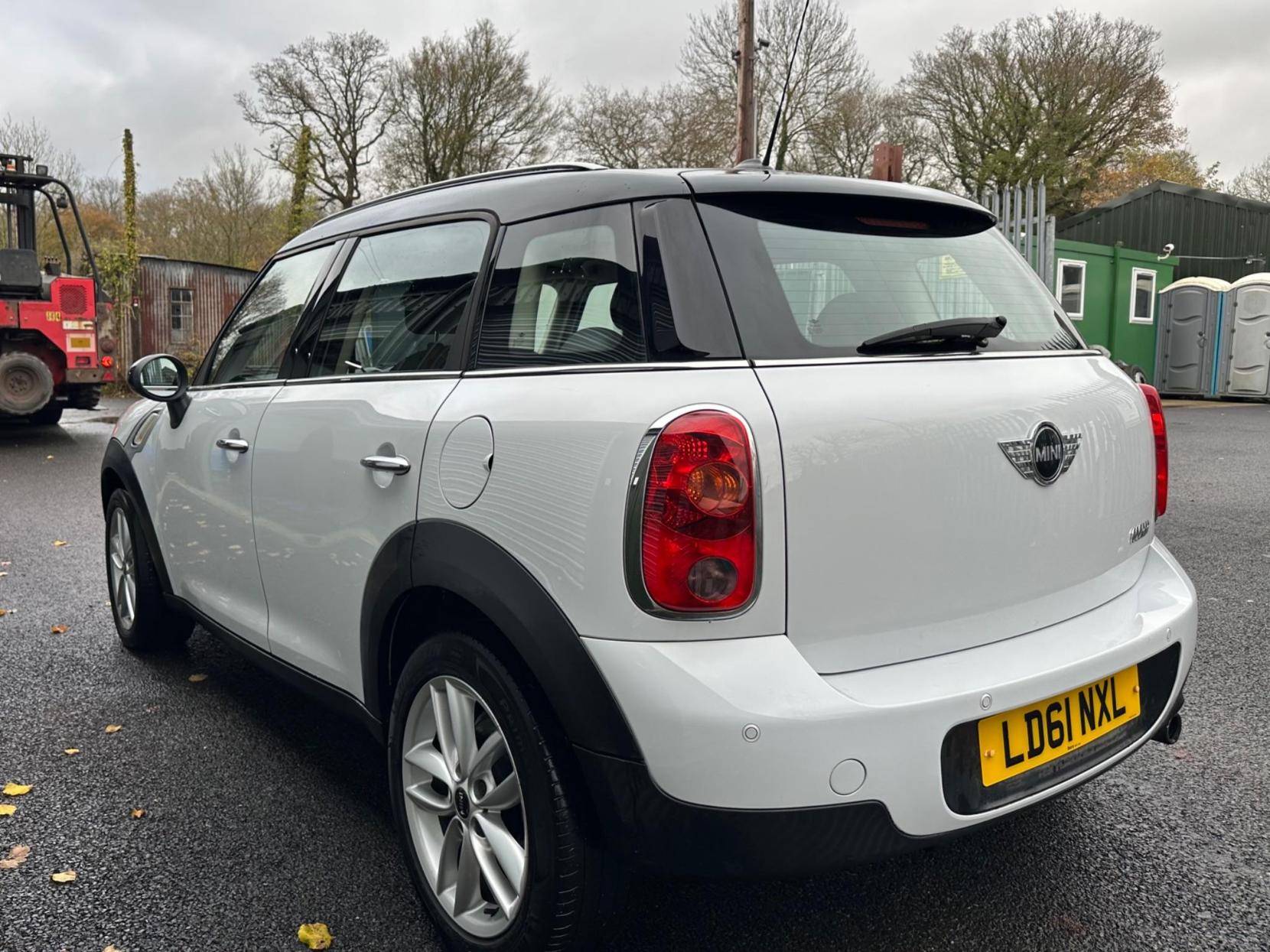 MINI Countryman 1.6 Cooper Euro 5 (s/s) 5dr