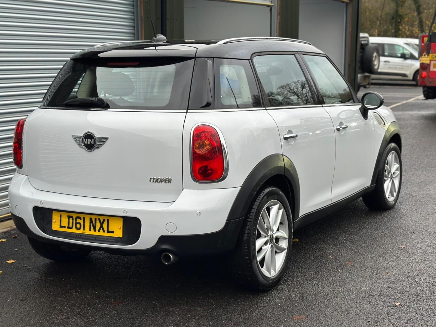 MINI Countryman 1.6 Cooper Euro 5 (s/s) 5dr