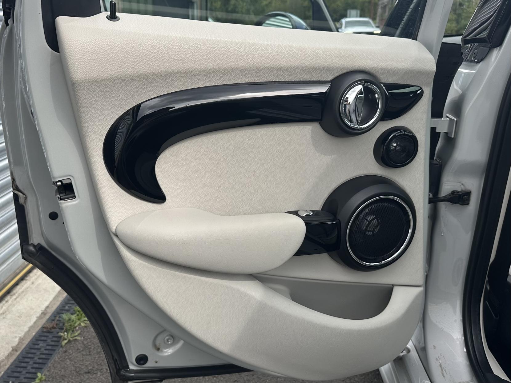 MINI Hatch 2.0 Cooper S Hatchback 5dr Petrol Auto Euro 6 (s/s) (192 ps)