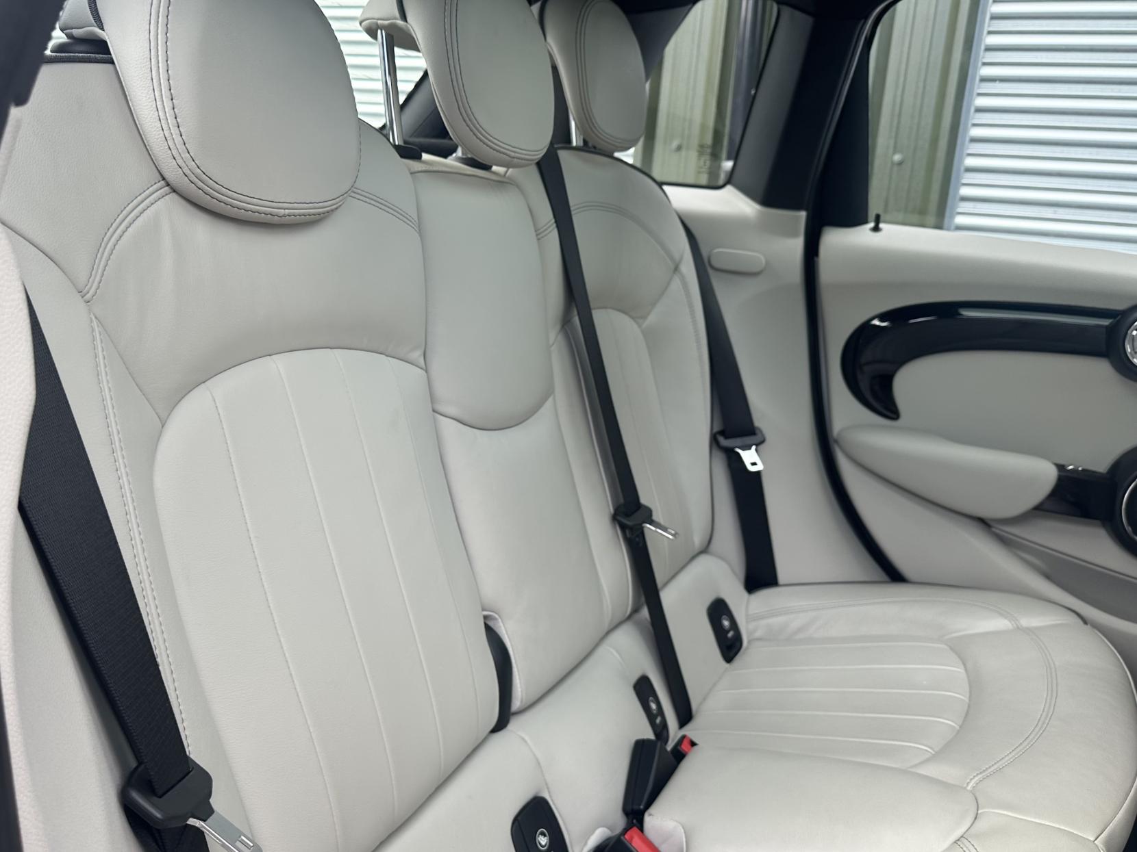 MINI Hatch 2.0 Cooper S Hatchback 5dr Petrol Auto Euro 6 (s/s) (192 ps)