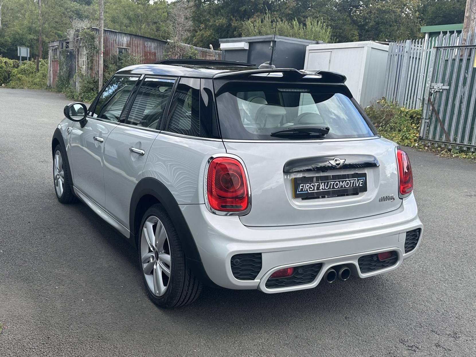 MINI Hatch 2.0 Cooper S Hatchback 5dr Petrol Auto Euro 6 (s/s) (192 ps)