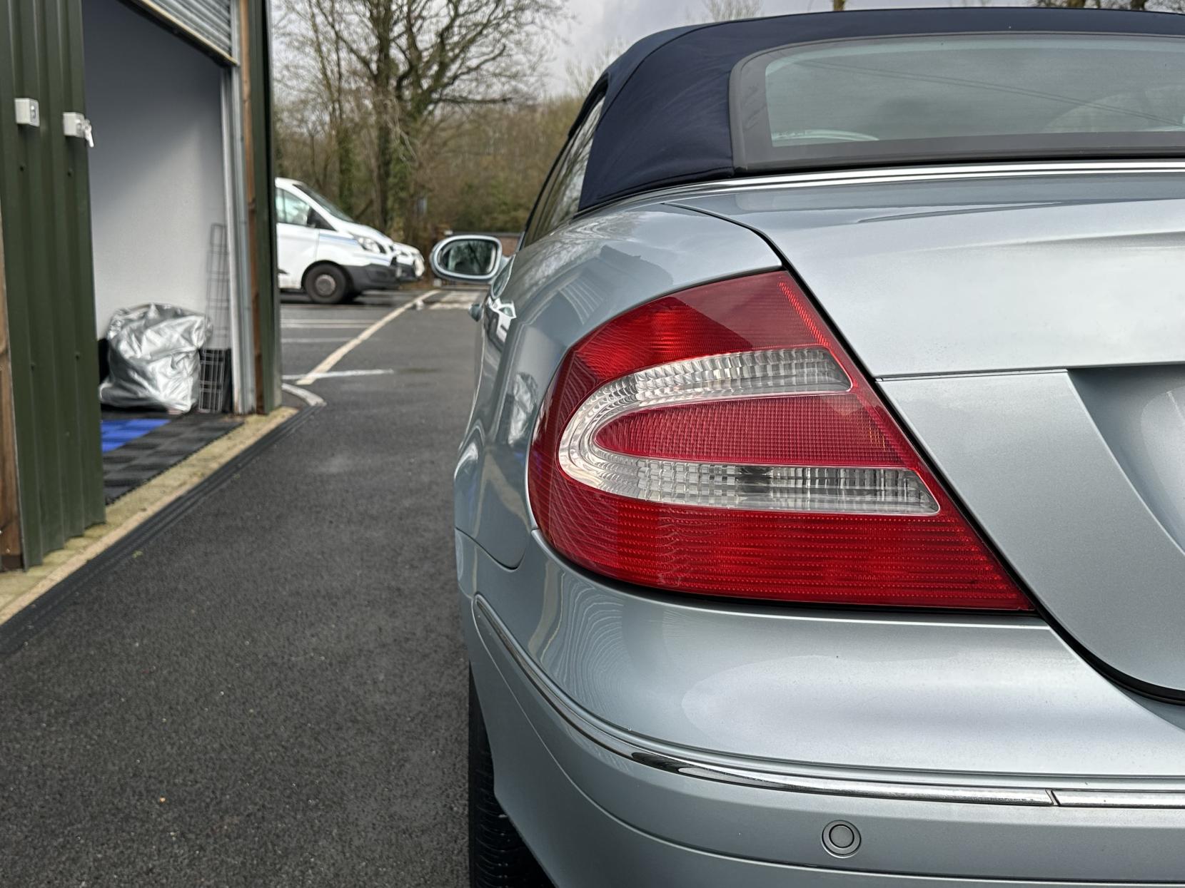 Mercedes-Benz CLK 3.2 CLK320 Elegance Cabriolet 2dr Petrol Automatic (250 g/km, 215 bhp)