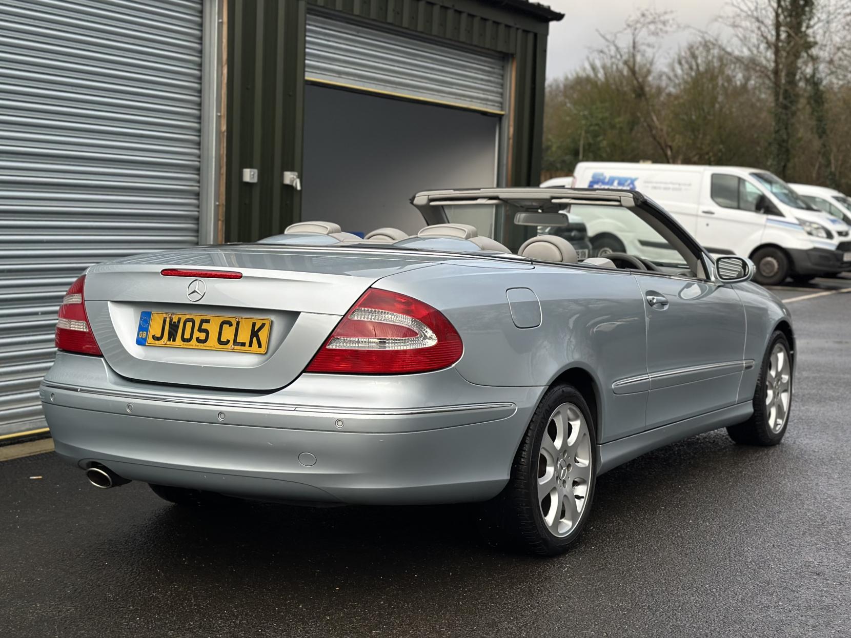 Mercedes-Benz CLK 3.2 CLK320 Elegance Cabriolet 2dr Petrol Automatic (250 g/km, 215 bhp)