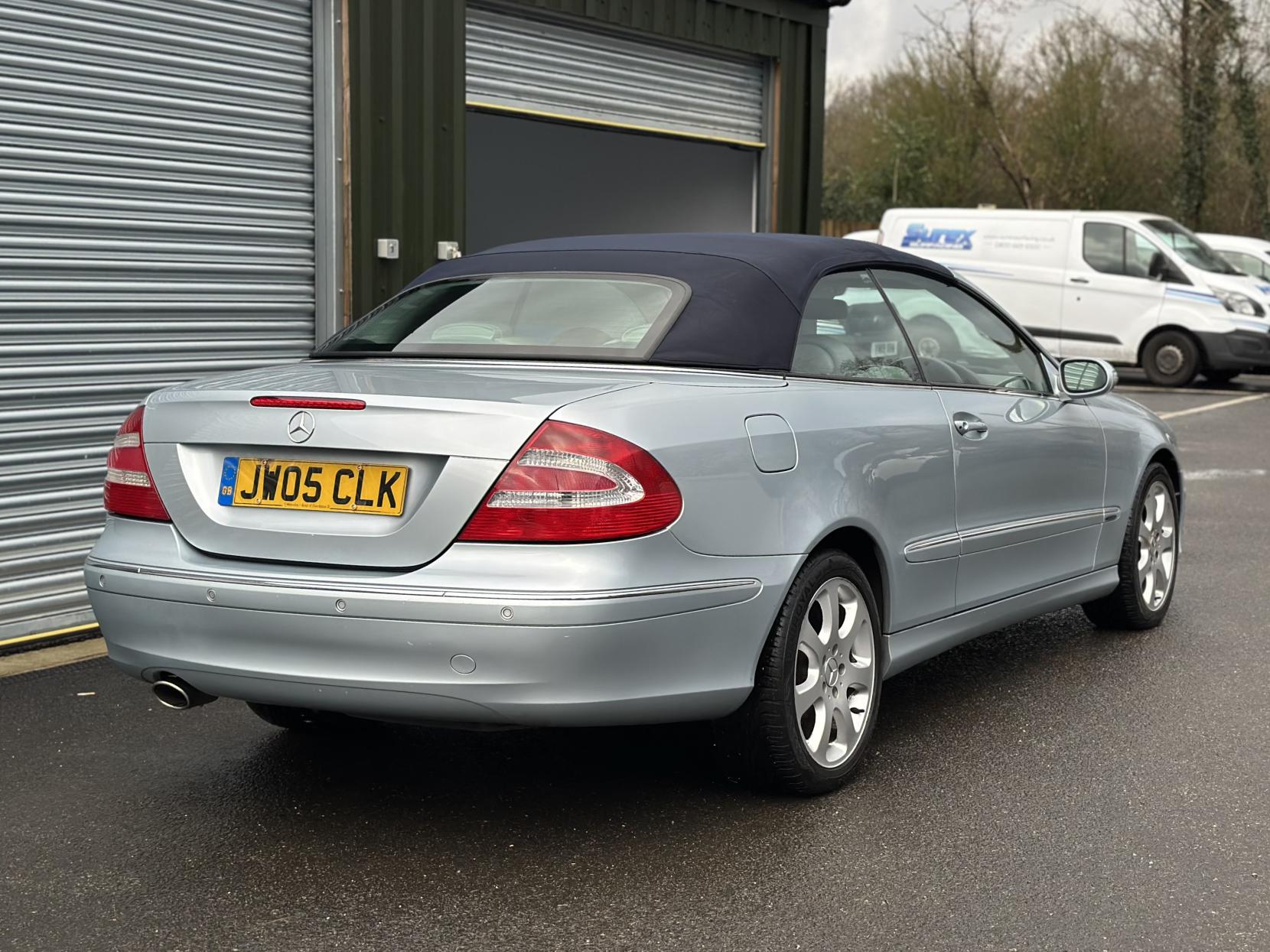 Mercedes-Benz CLK 3.2 CLK320 Elegance Cabriolet 2dr Petrol Automatic (250 g/km, 215 bhp)