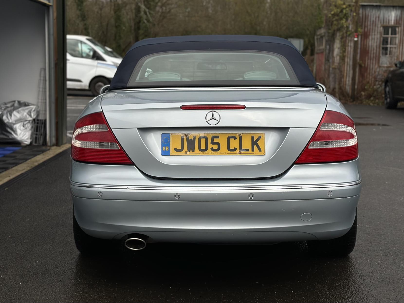 Mercedes-Benz CLK 3.2 CLK320 Elegance Cabriolet 2dr Petrol Automatic (250 g/km, 215 bhp)