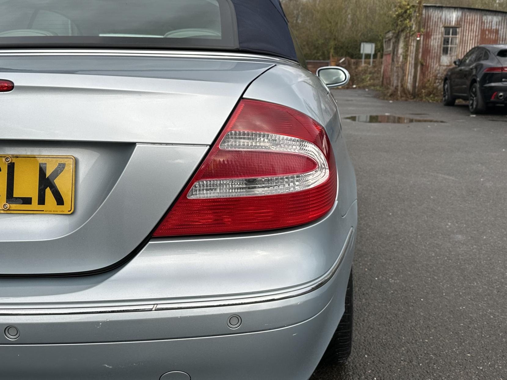 Mercedes-Benz CLK 3.2 CLK320 Elegance Cabriolet 2dr Petrol Automatic (250 g/km, 215 bhp)