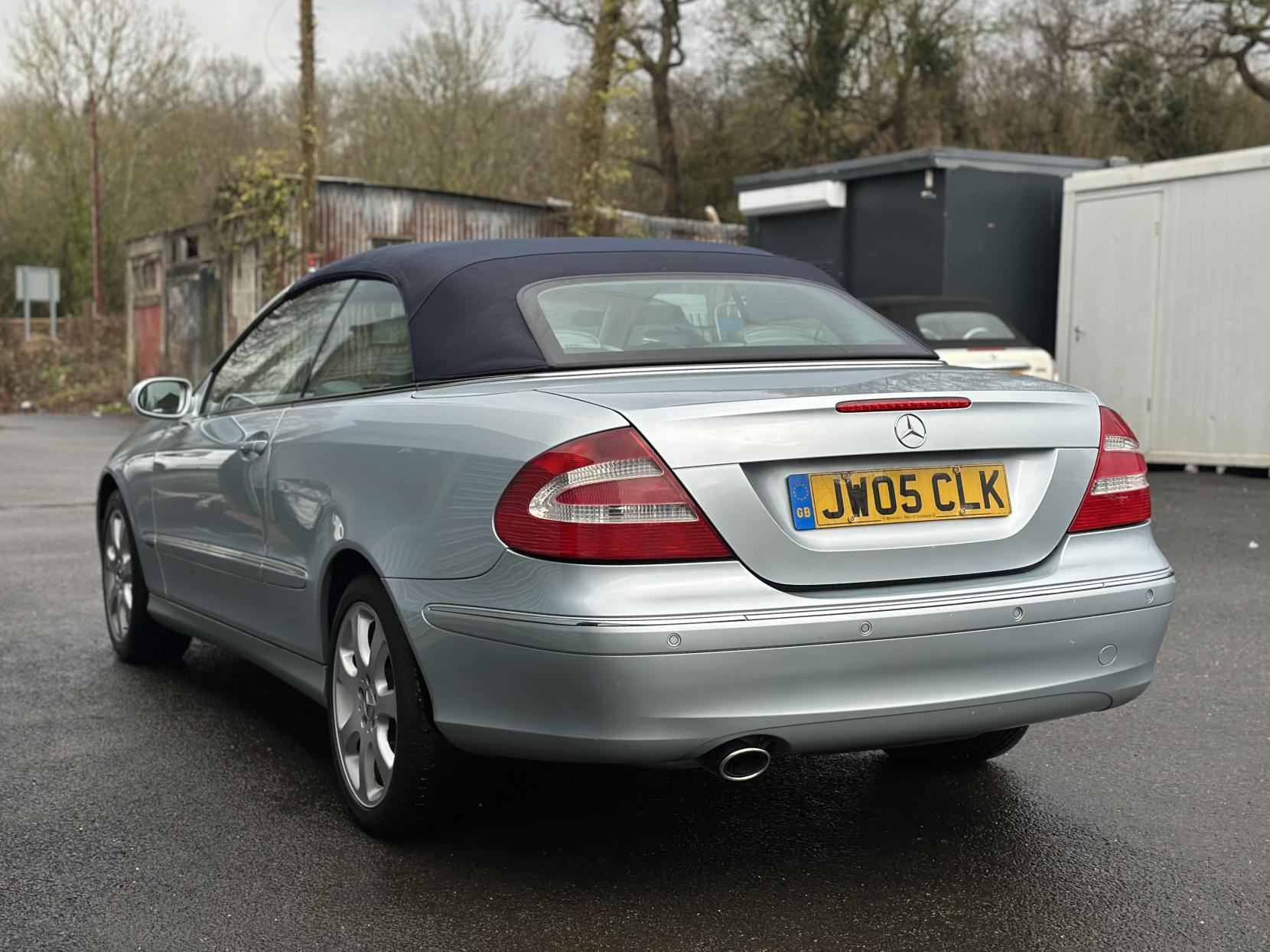 Mercedes-Benz CLK 3.2 CLK320 Elegance Cabriolet 2dr Petrol Automatic (250 g/km, 215 bhp)