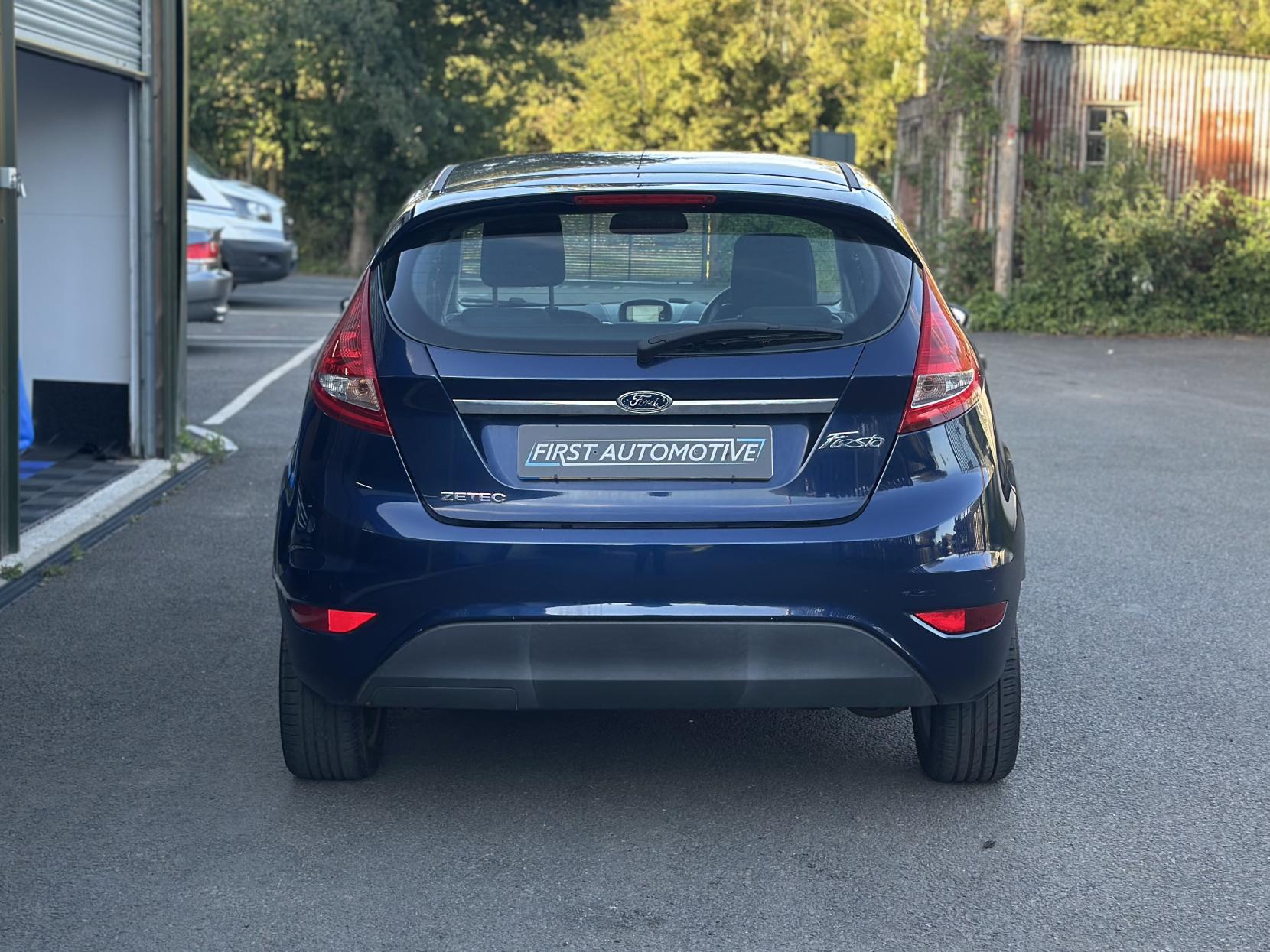Ford Fiesta 1.25 Zetec Hatchback 5dr Petrol Manual (129 g/km, 81 bhp)