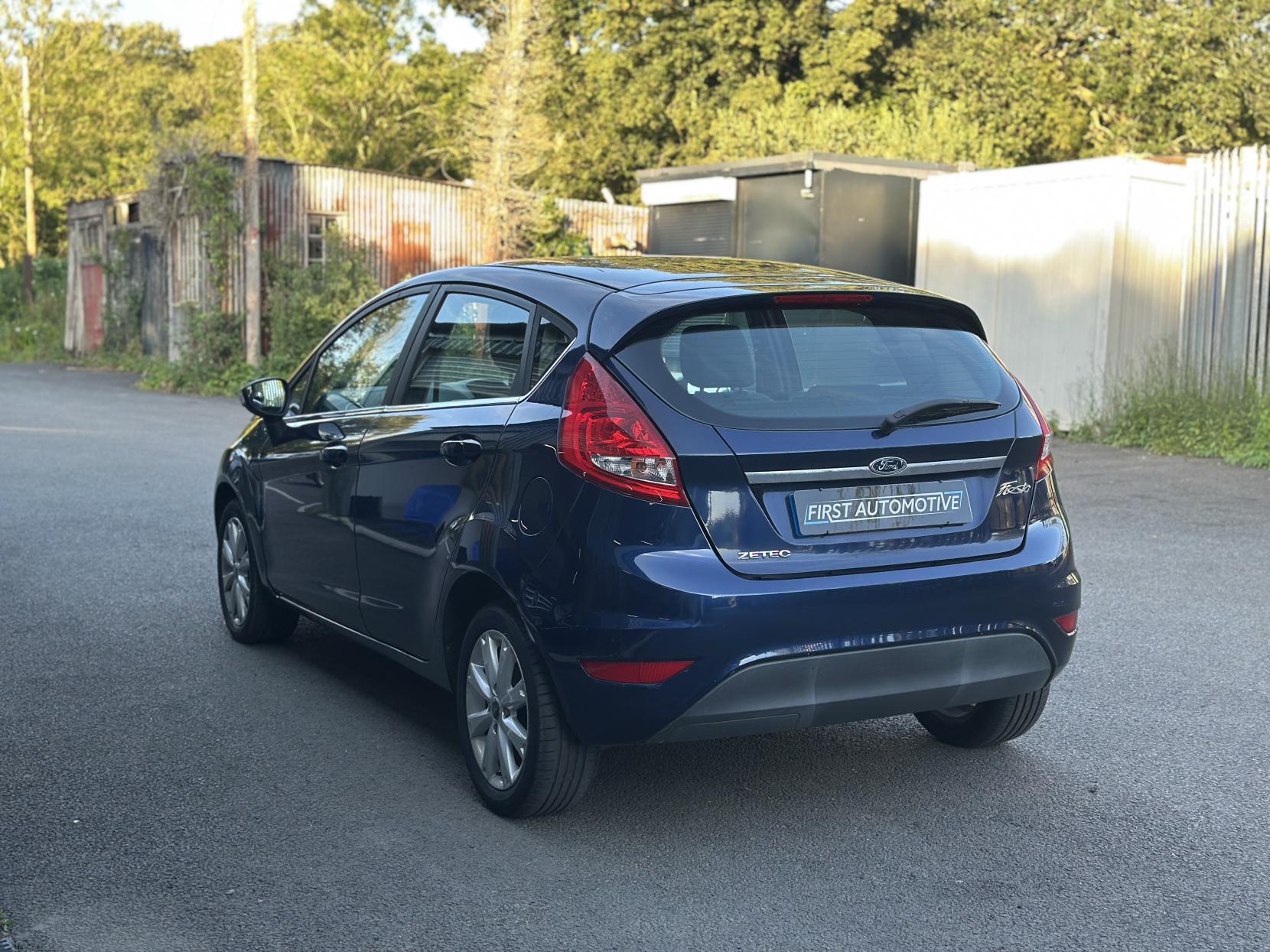 Ford Fiesta 1.25 Zetec Hatchback 5dr Petrol Manual (129 g/km, 81 bhp)