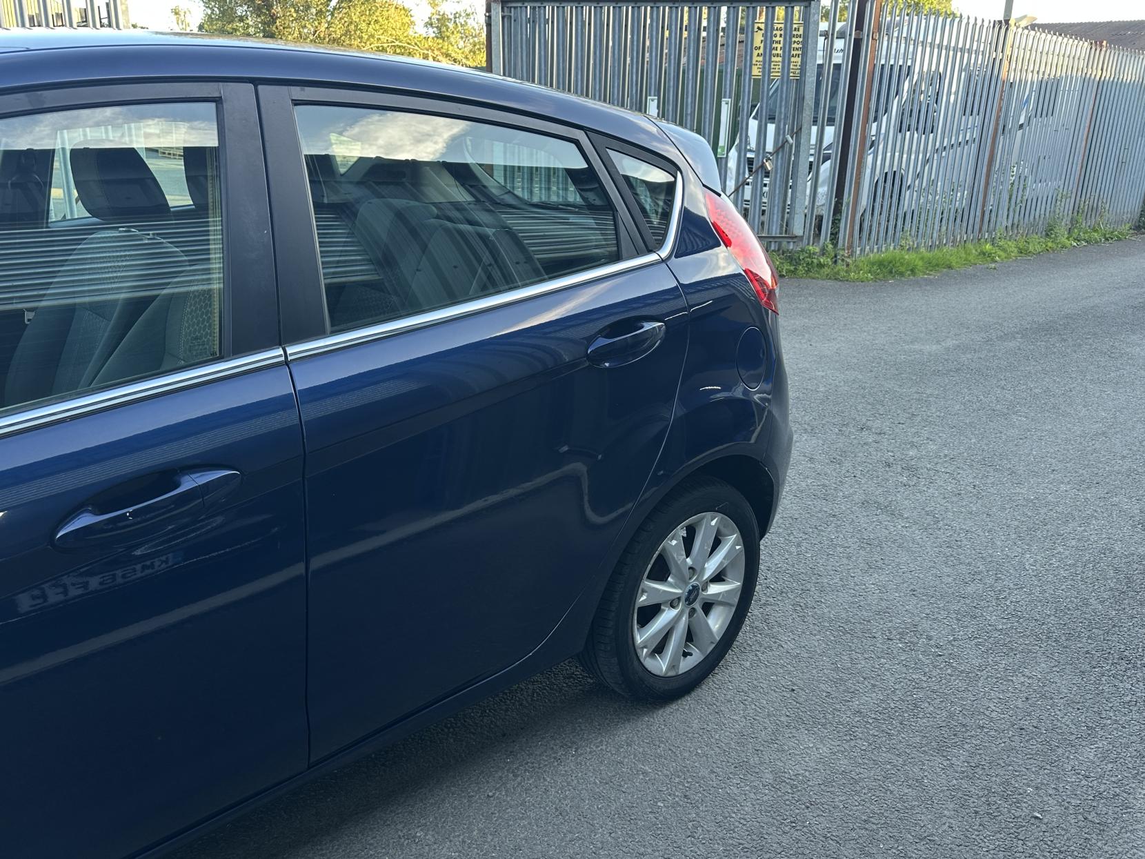 Ford Fiesta 1.25 Zetec Hatchback 5dr Petrol Manual (129 g/km, 81 bhp)