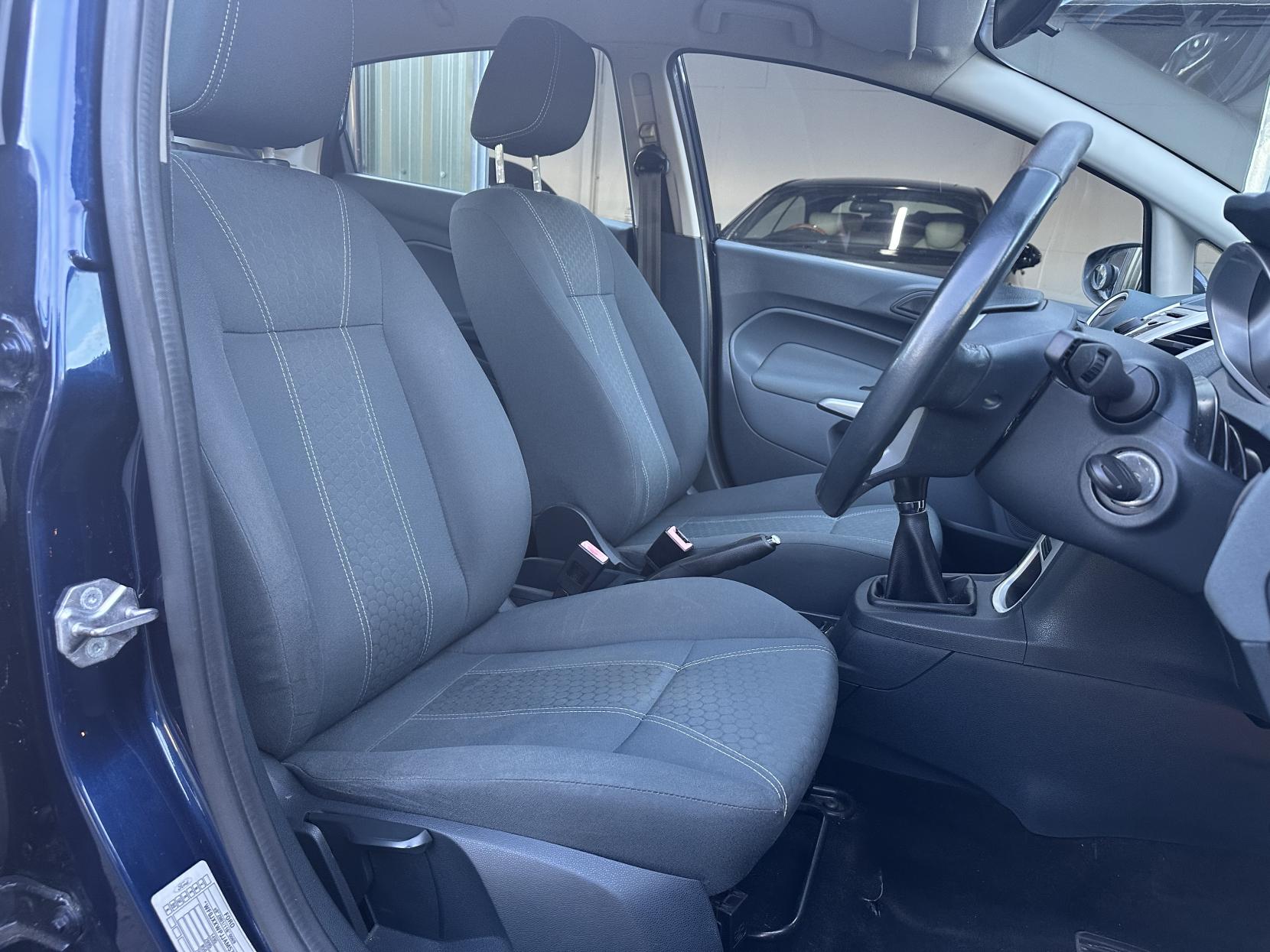 Ford Fiesta 1.25 Zetec Hatchback 5dr Petrol Manual (129 g/km, 81 bhp)