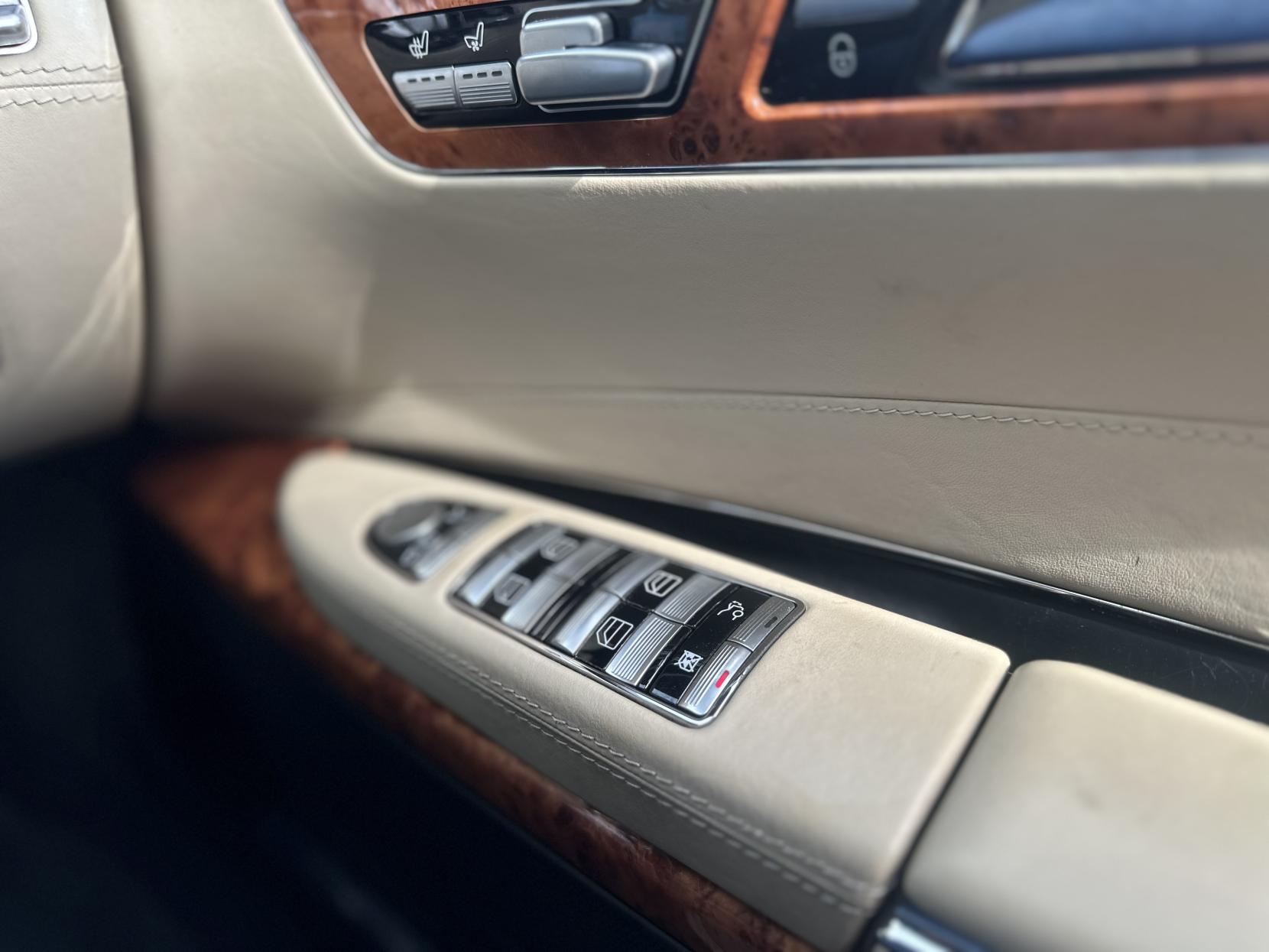 Mercedes-Benz CL 5.5 CL600 Coupe 2dr Petrol Automatic (340 g/km, 517 bhp)