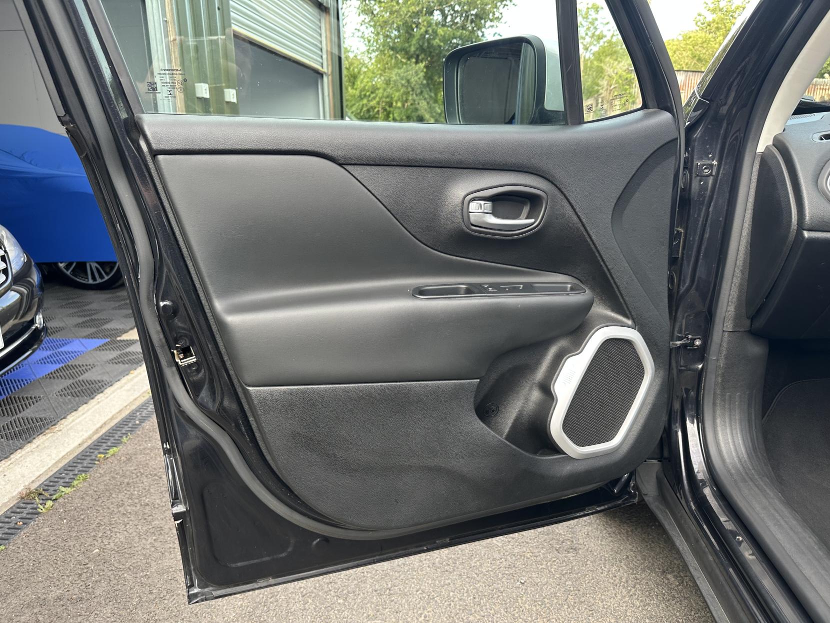Jeep Renegade 1.4T MultiAirII Limited SUV 5dr Petrol DDCT Euro 6 (s/s) (140 ps)