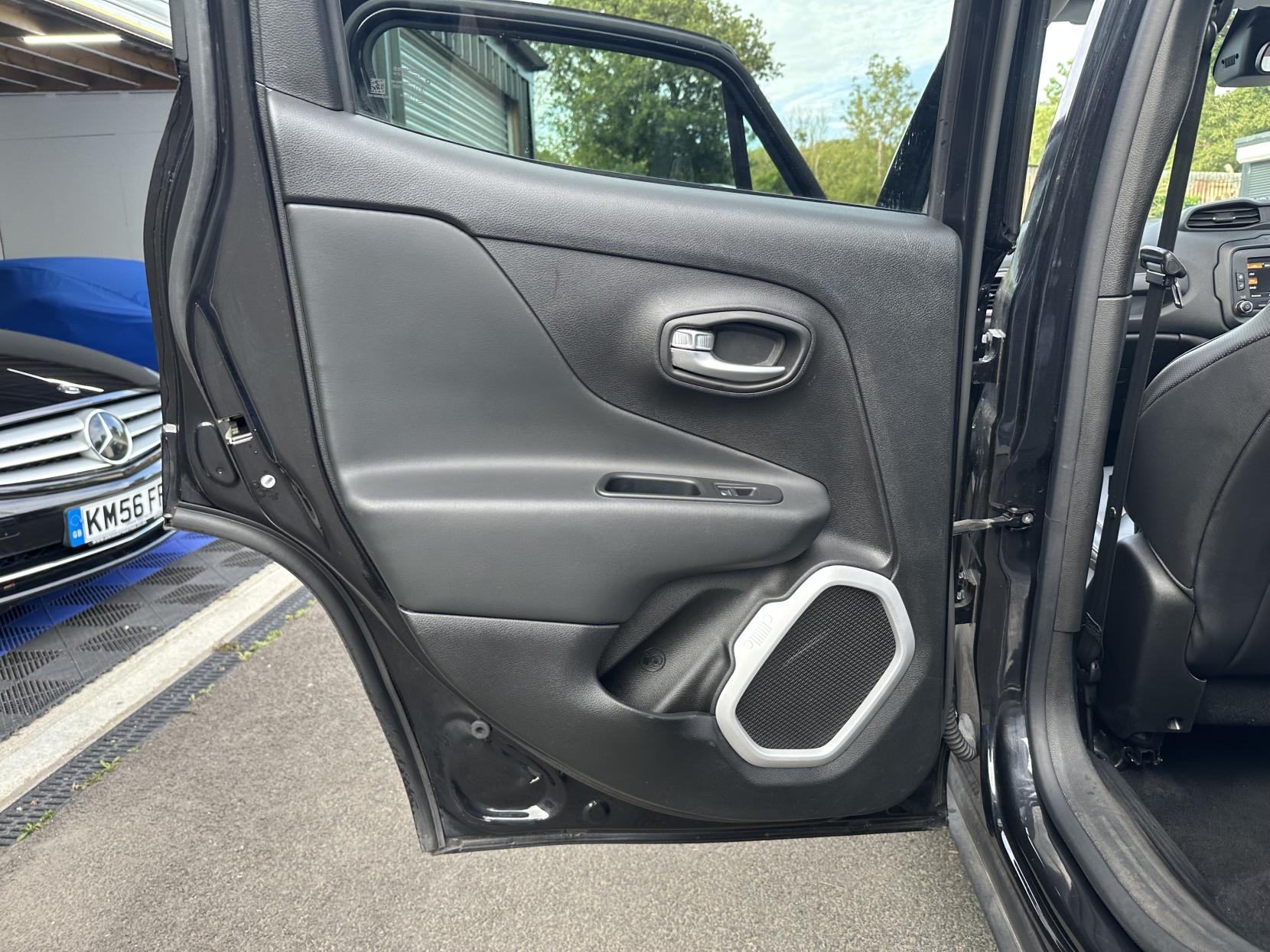 Jeep Renegade 1.4T MultiAirII Limited SUV 5dr Petrol DDCT Euro 6 (s/s) (140 ps)