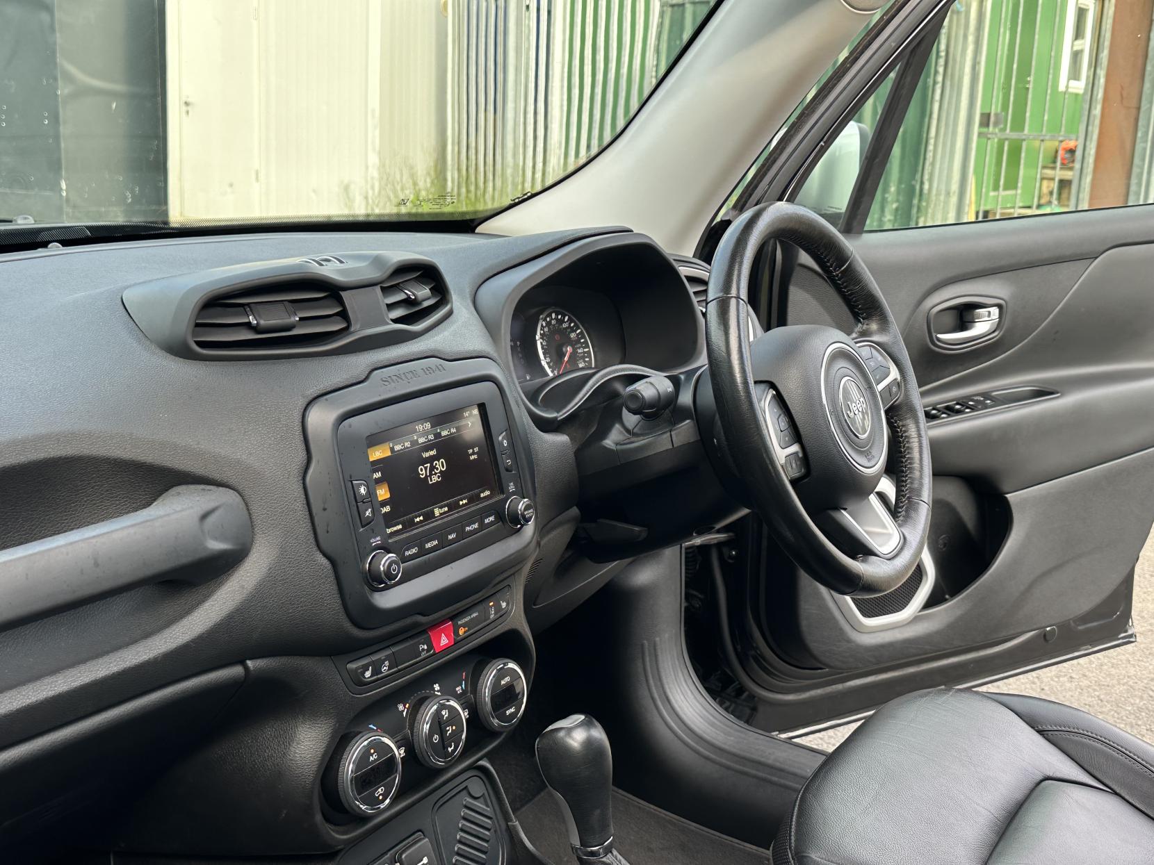 Jeep Renegade 1.4T MultiAirII Limited SUV 5dr Petrol DDCT Euro 6 (s/s) (140 ps)