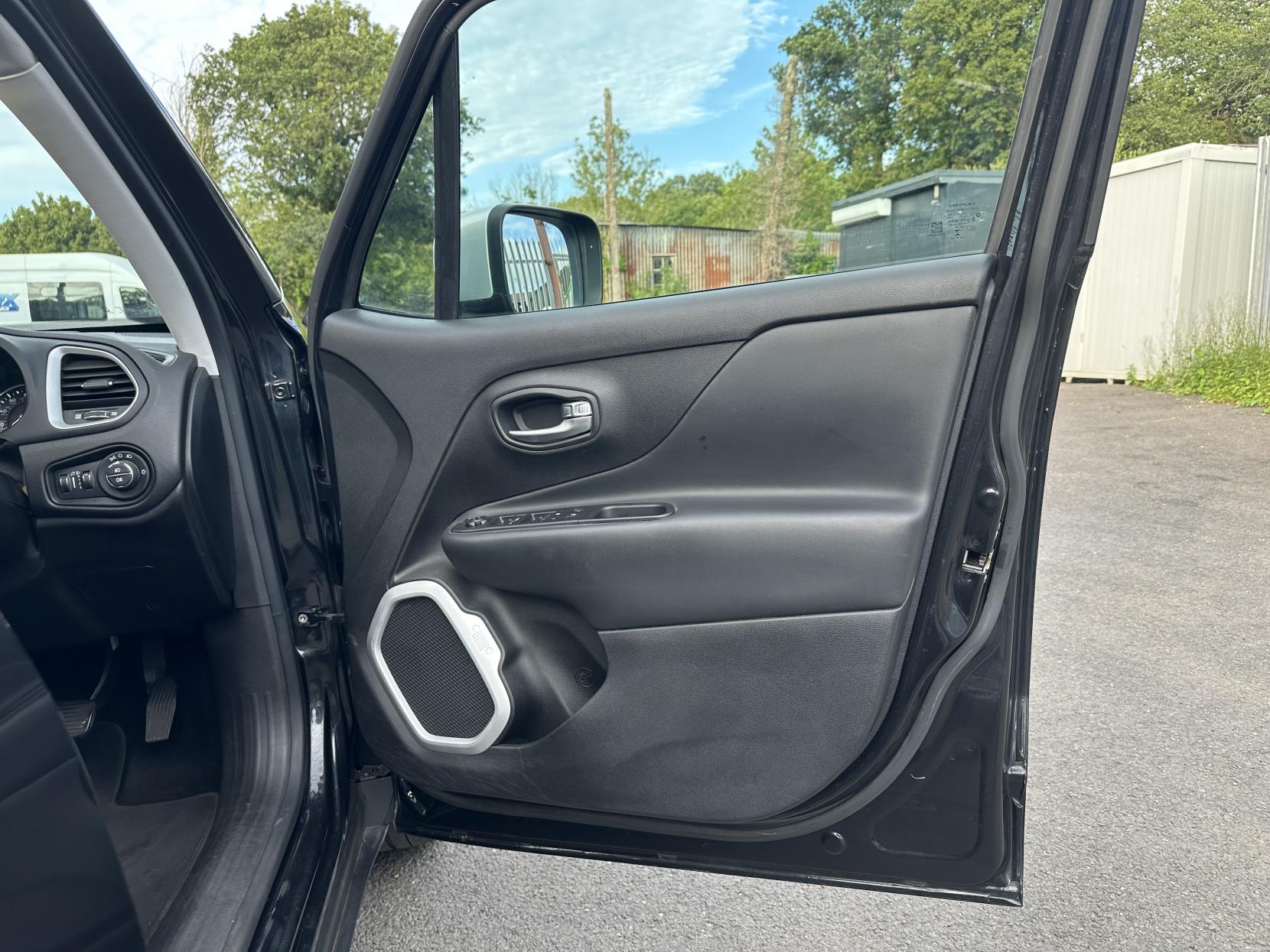 Jeep Renegade 1.4T MultiAirII Limited SUV 5dr Petrol DDCT Euro 6 (s/s) (140 ps)