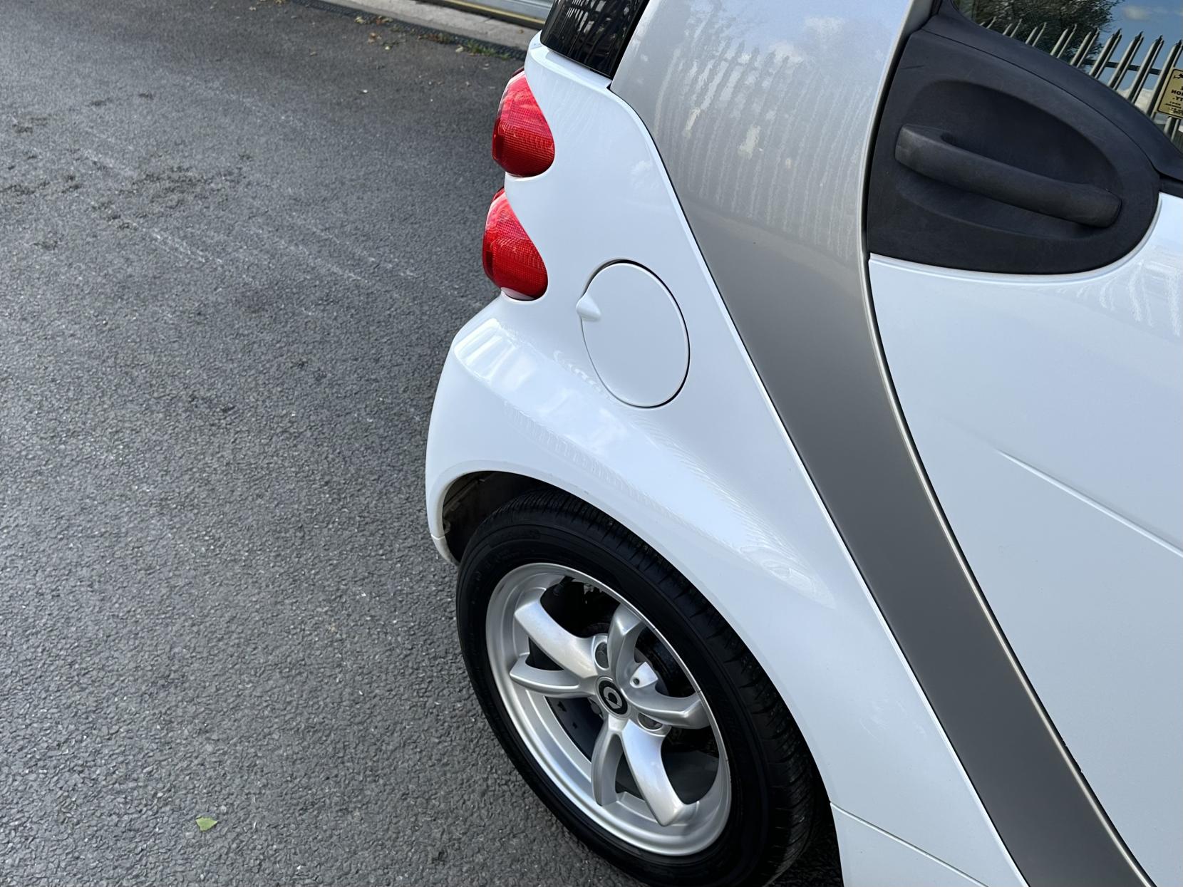 Smart fortwo 1.0 MHD Passion Coupe 2dr Petrol SoftTouch Euro 5 (s/s) (71 bhp)