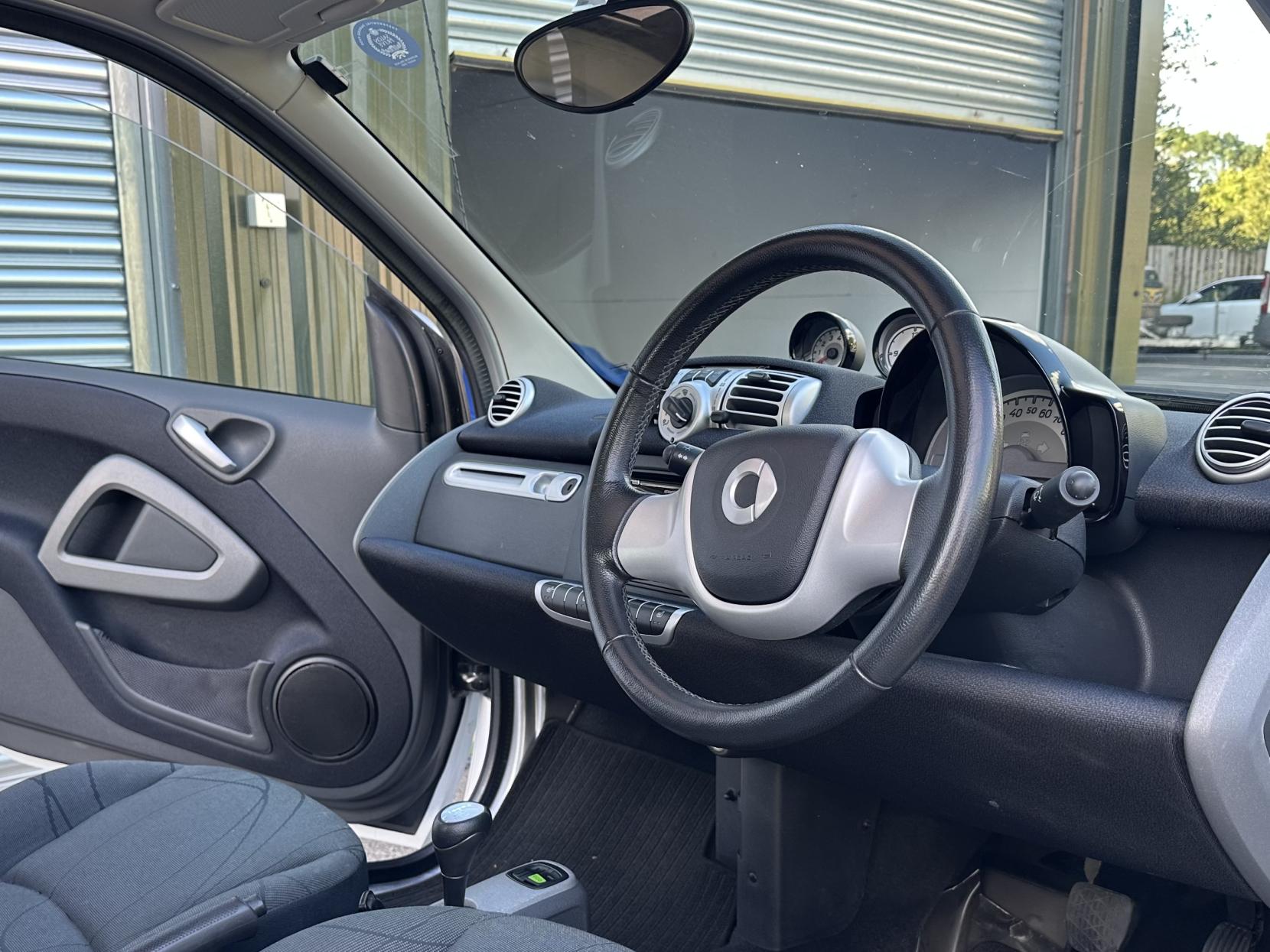 Smart fortwo 1.0 MHD Passion Coupe 2dr Petrol SoftTouch Euro 5 (s/s) (71 bhp)